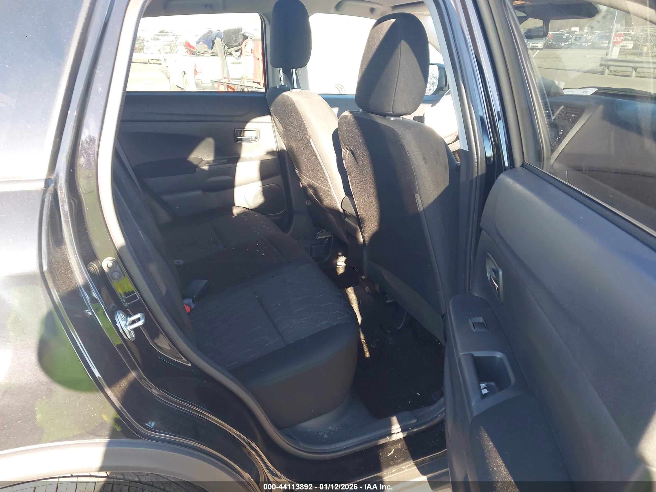 MITSUBISHI OUTLANDER image 8