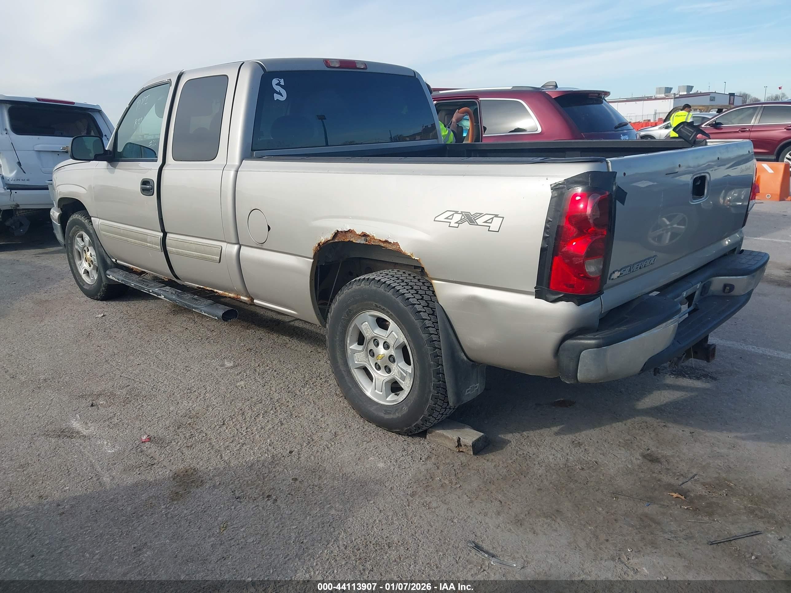 CHEVROLET SILVERADO image 3