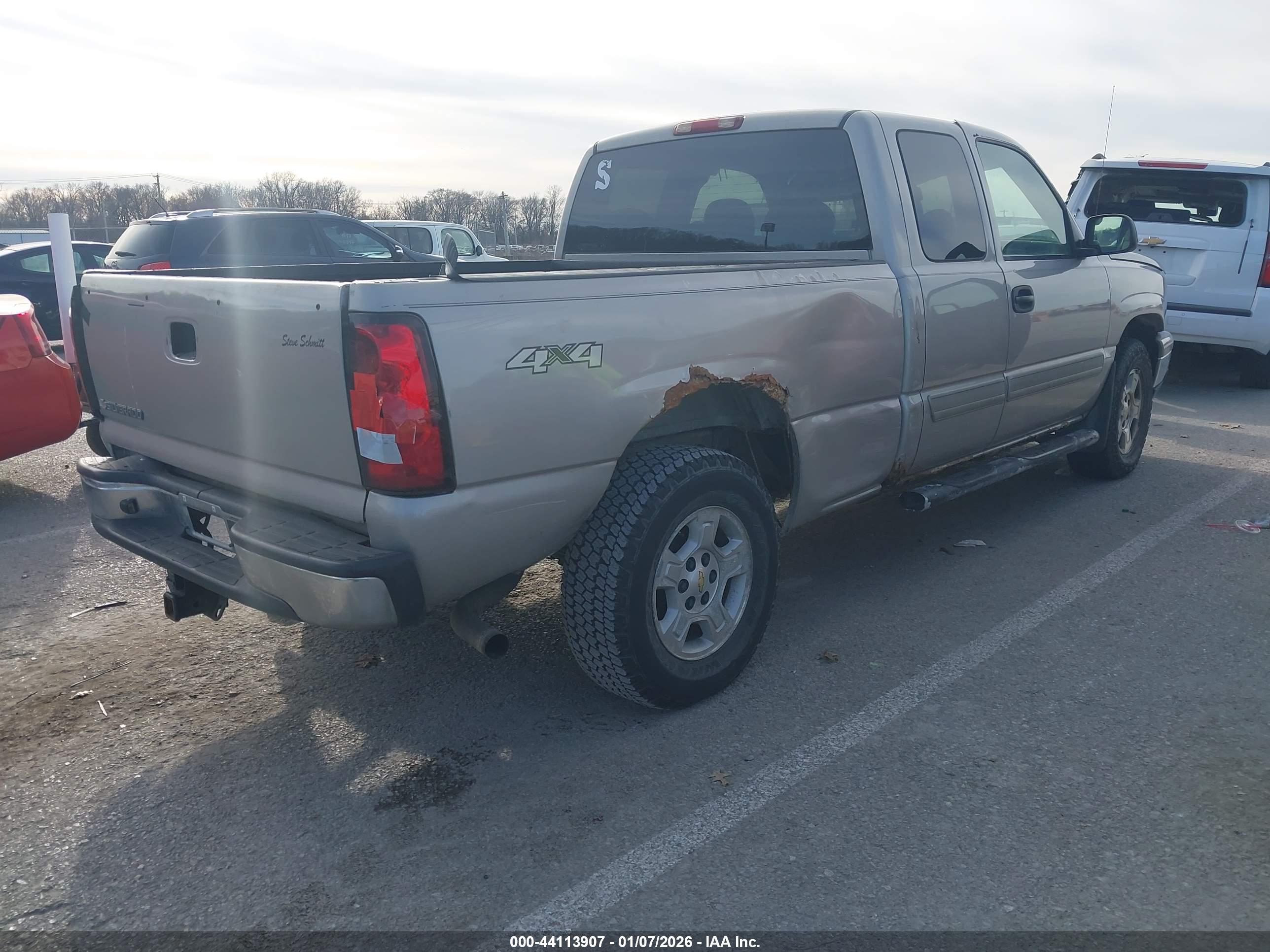 CHEVROLET SILVERADO image 4