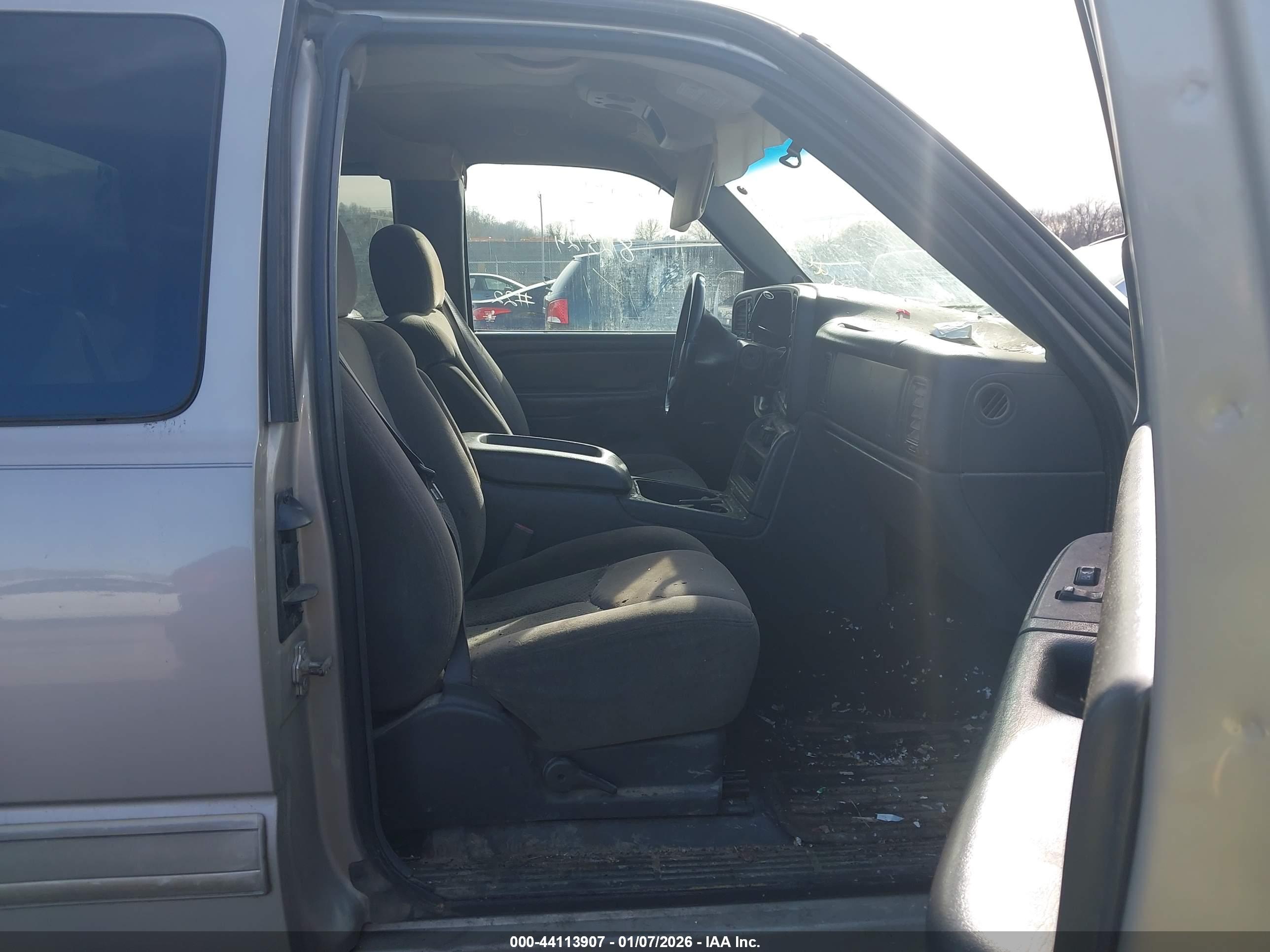 CHEVROLET SILVERADO image 5