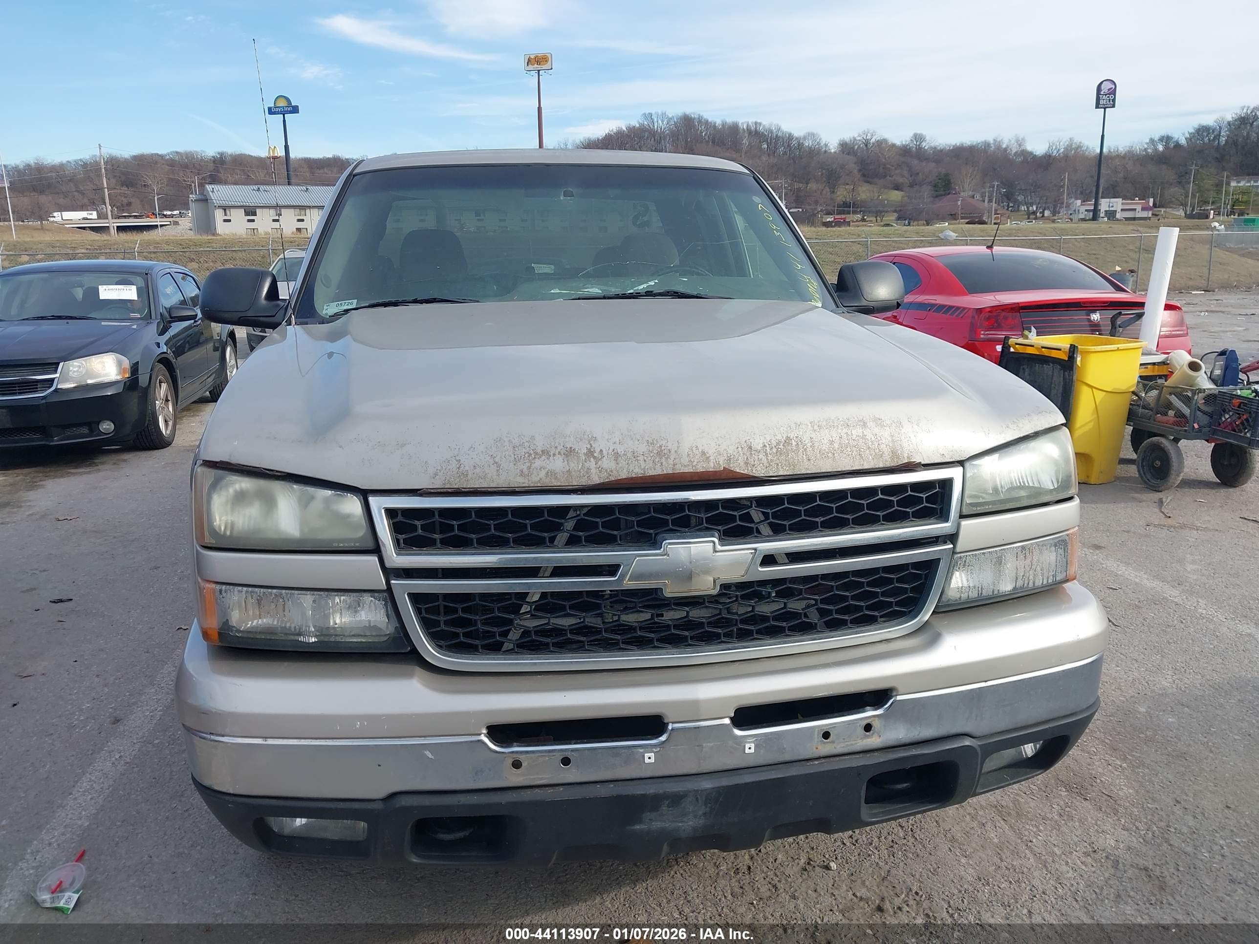CHEVROLET SILVERADO image 6