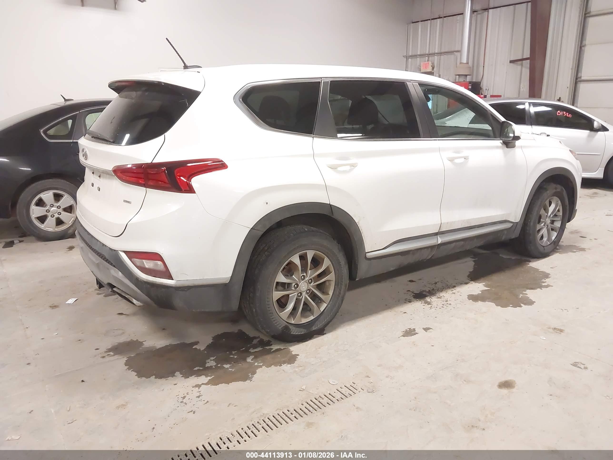 HYUNDAI SANTA image 4