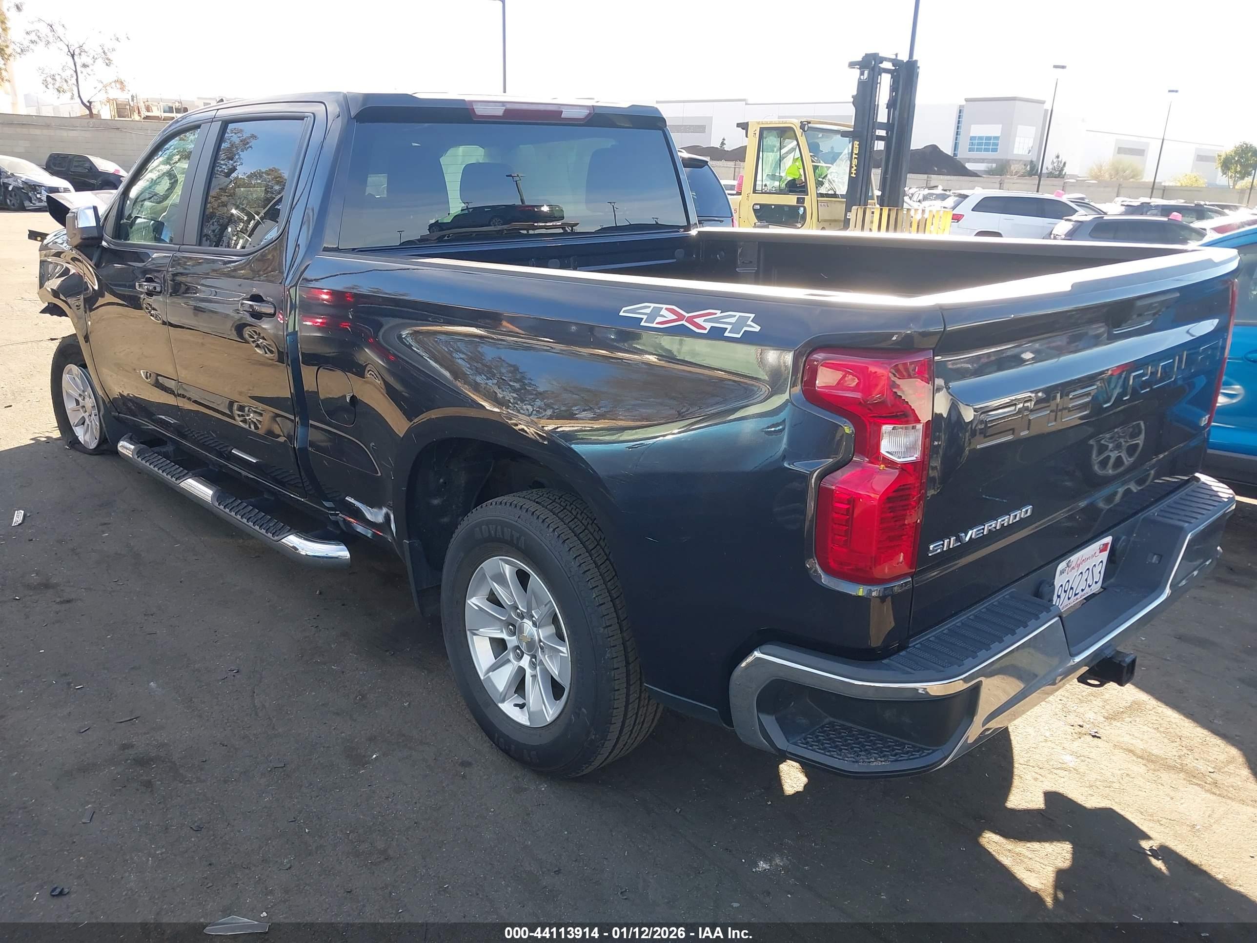 CHEVROLET SILVERADO image 3