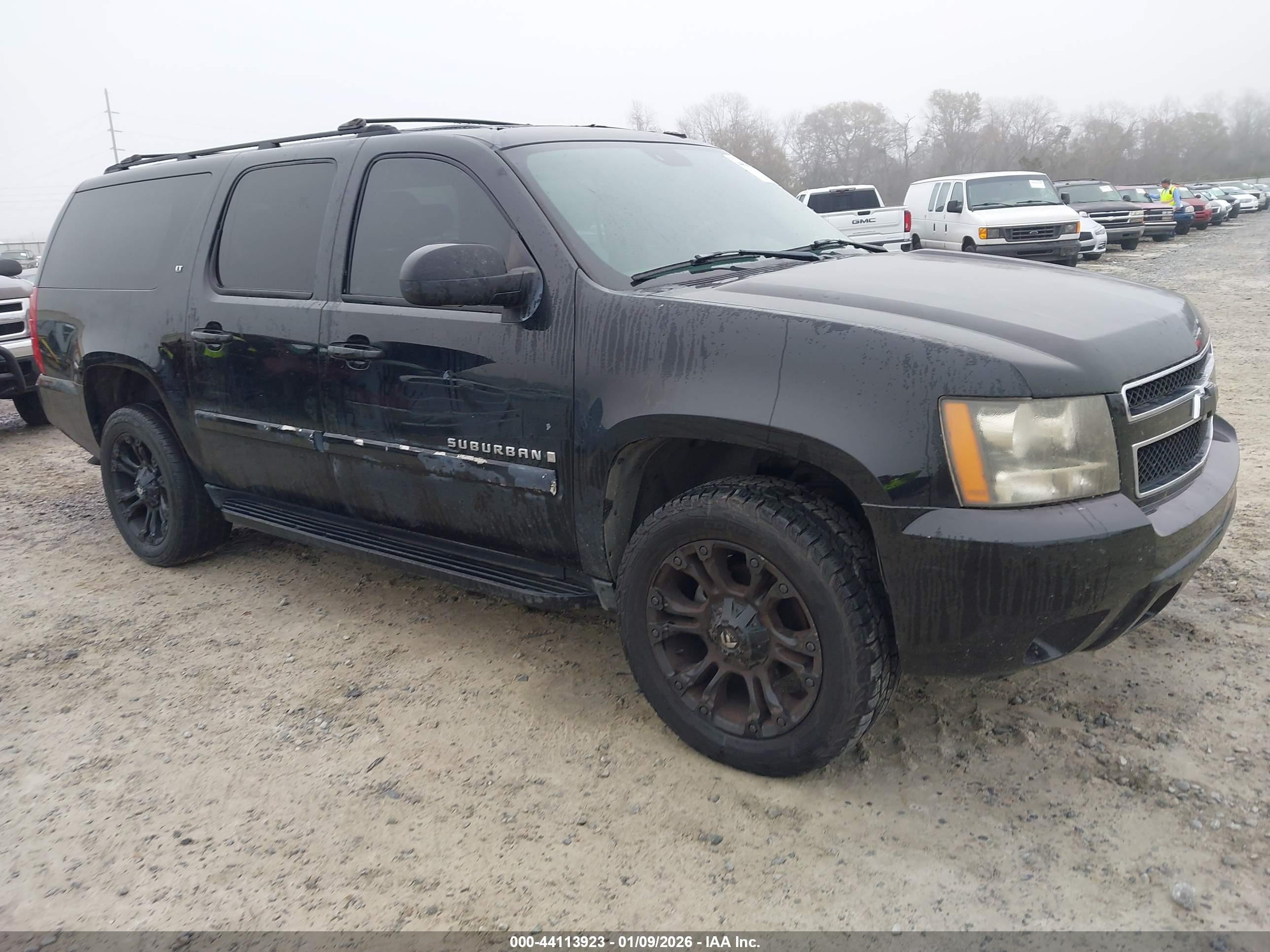 CHEVROLET SUBURBAN image 6