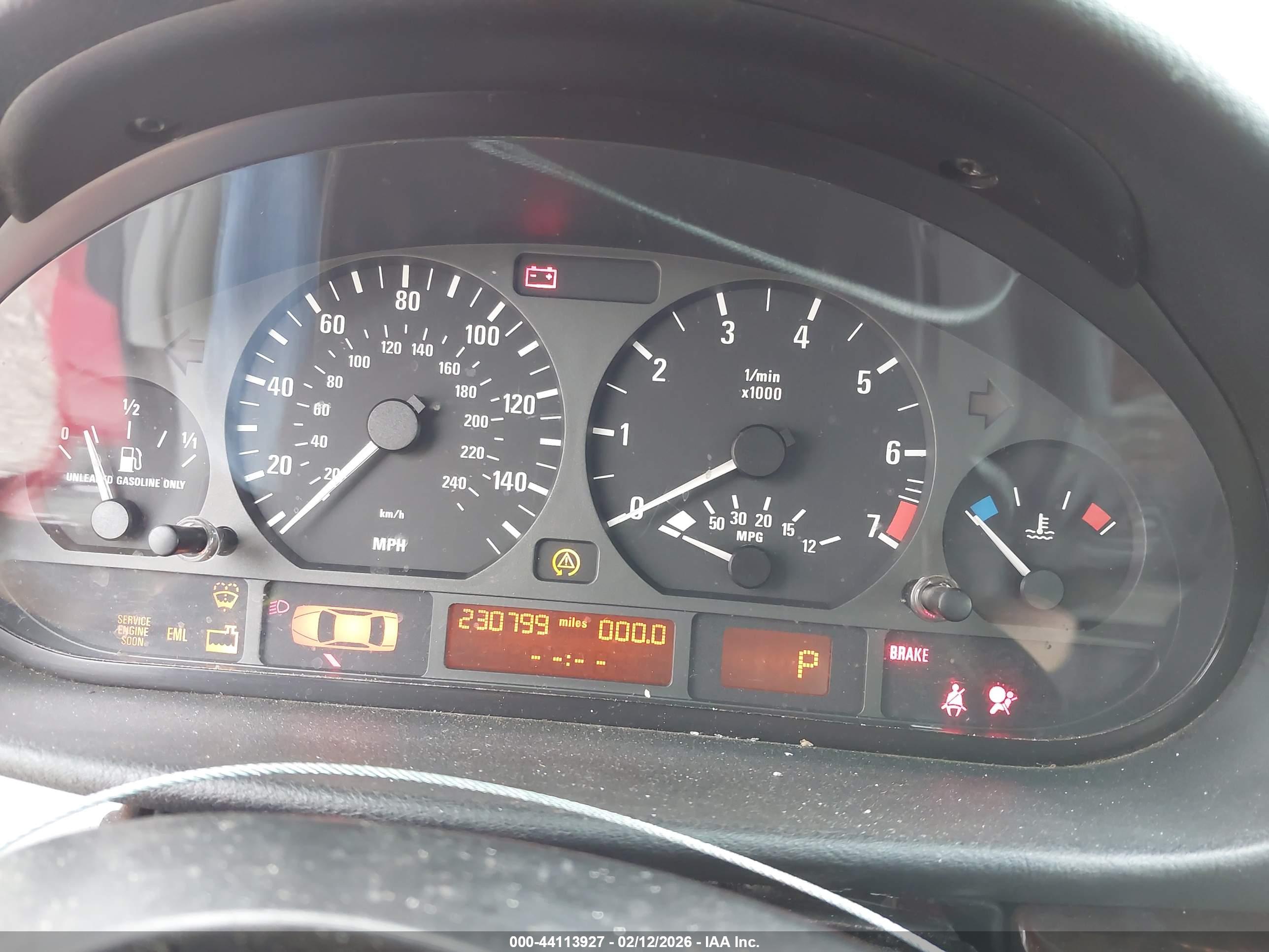 BMW 325I image 7