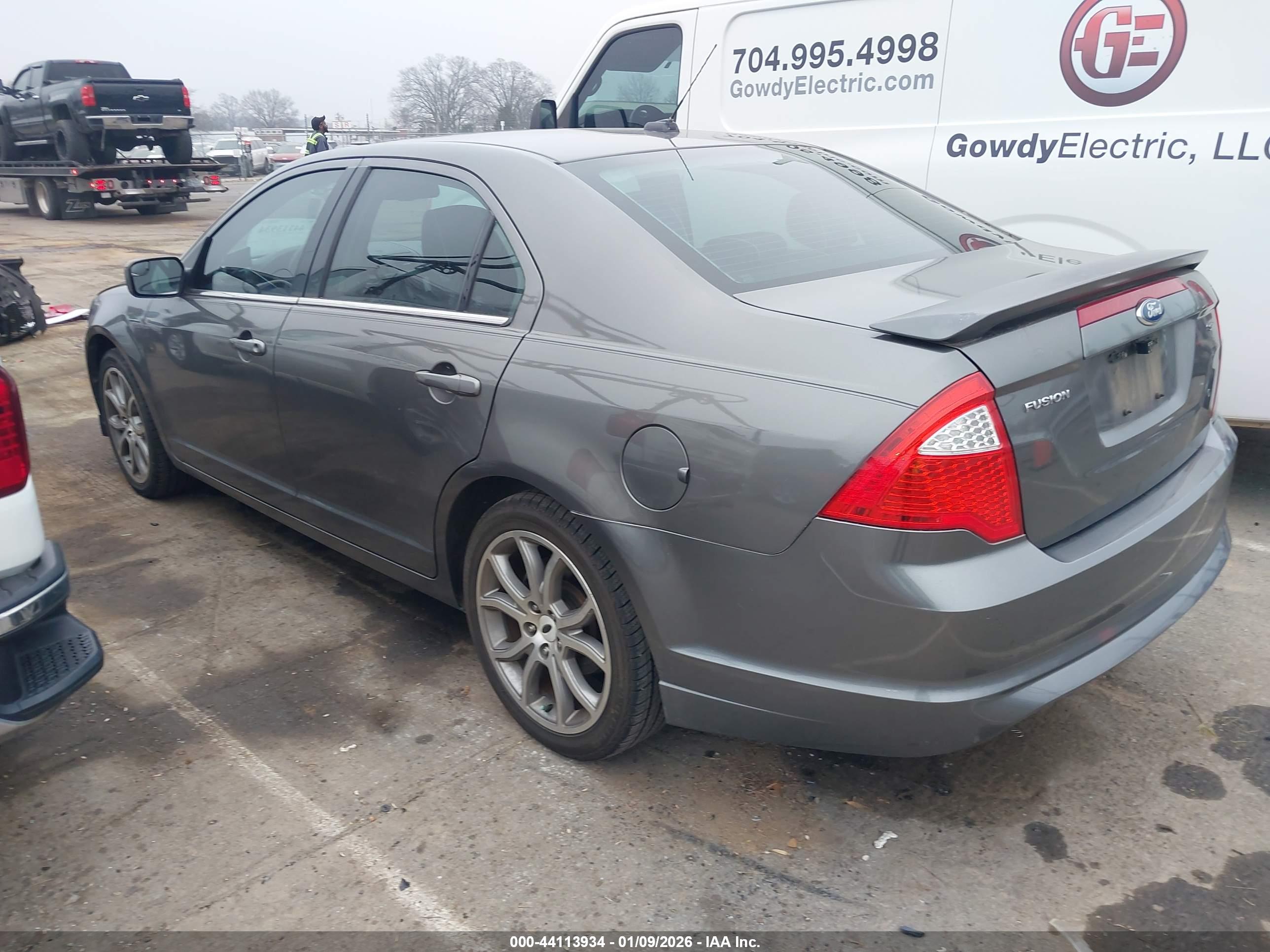 FORD FUSION image 3