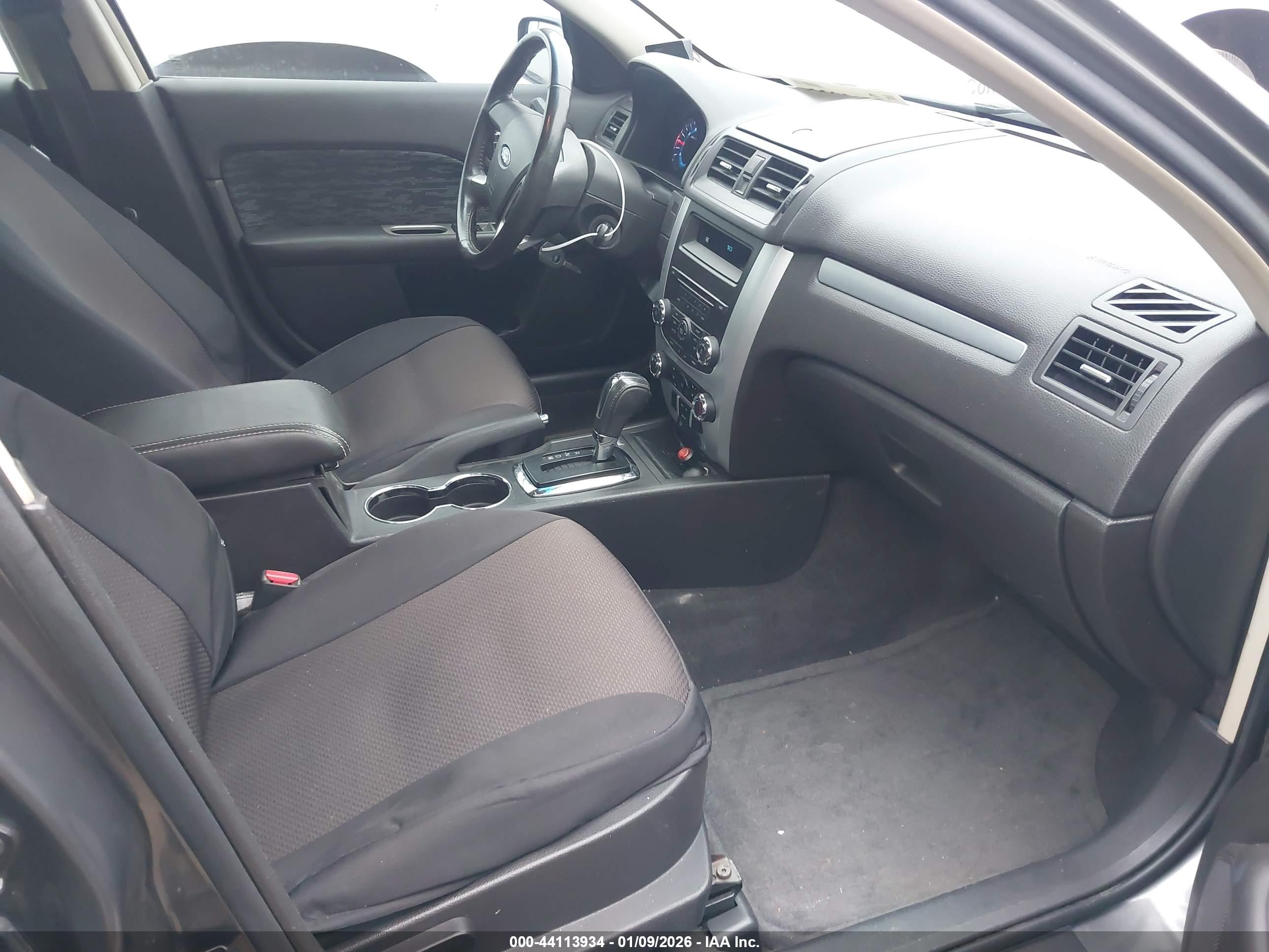 FORD FUSION image 5