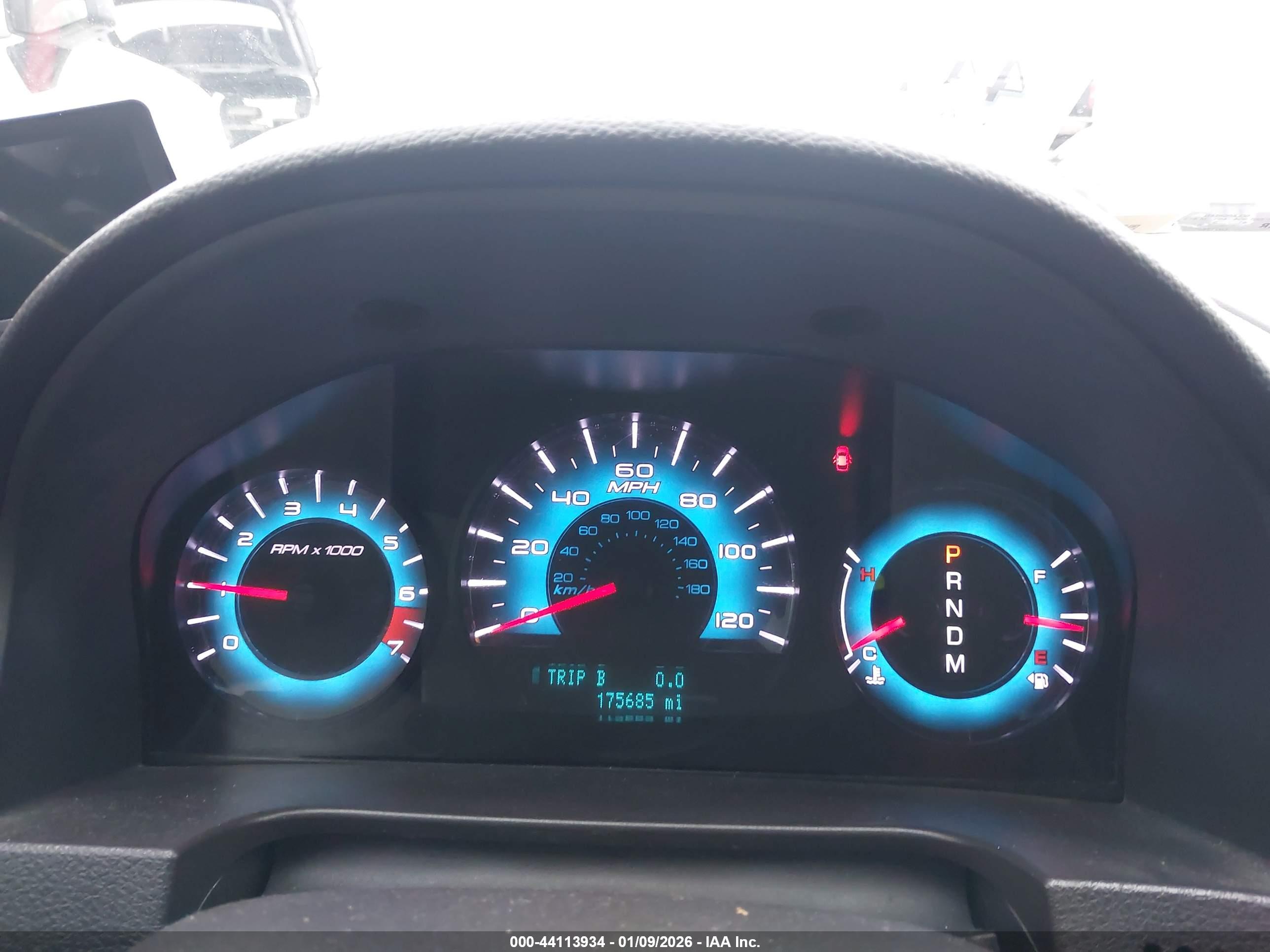 FORD FUSION image 7