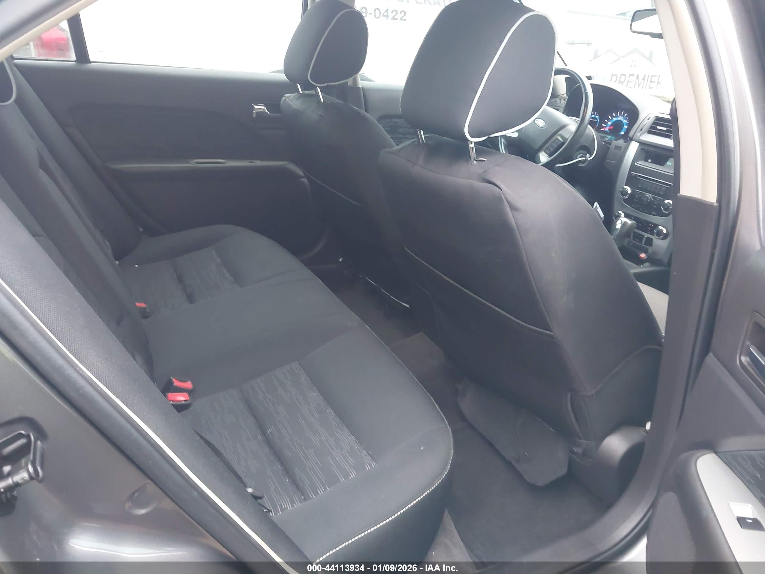 FORD FUSION image 8