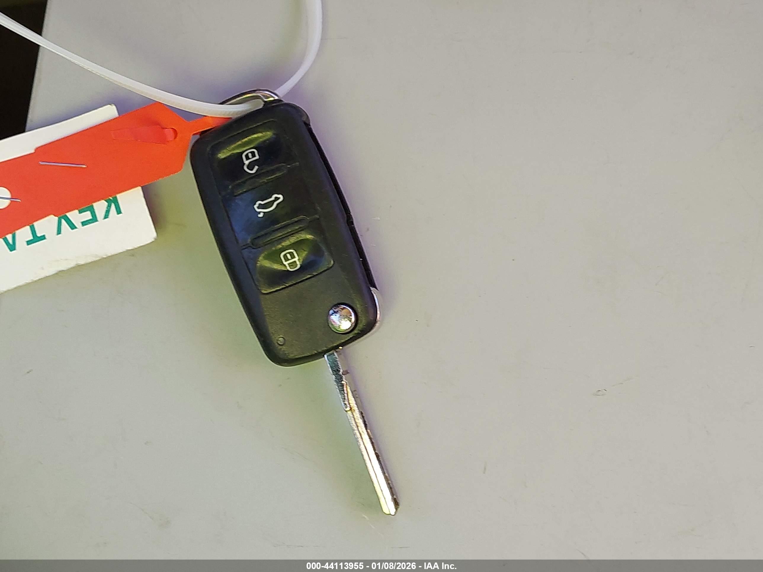 VOLKSWAGEN BEETLE image 11