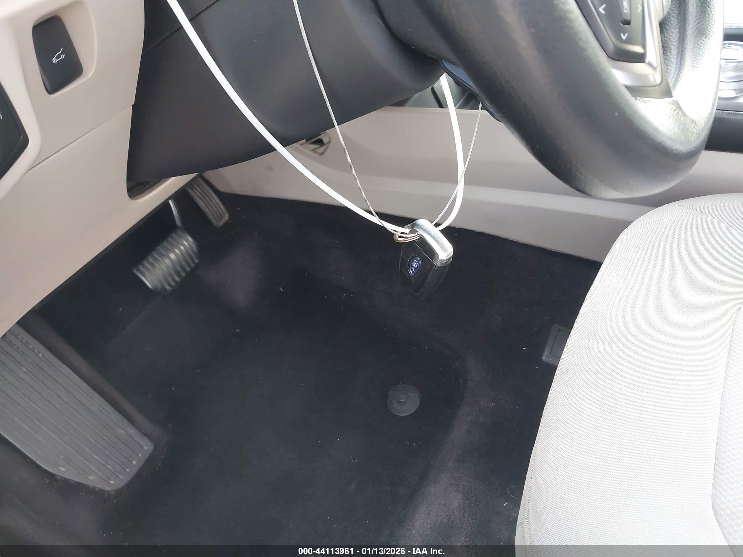 FORD FUSION image 11