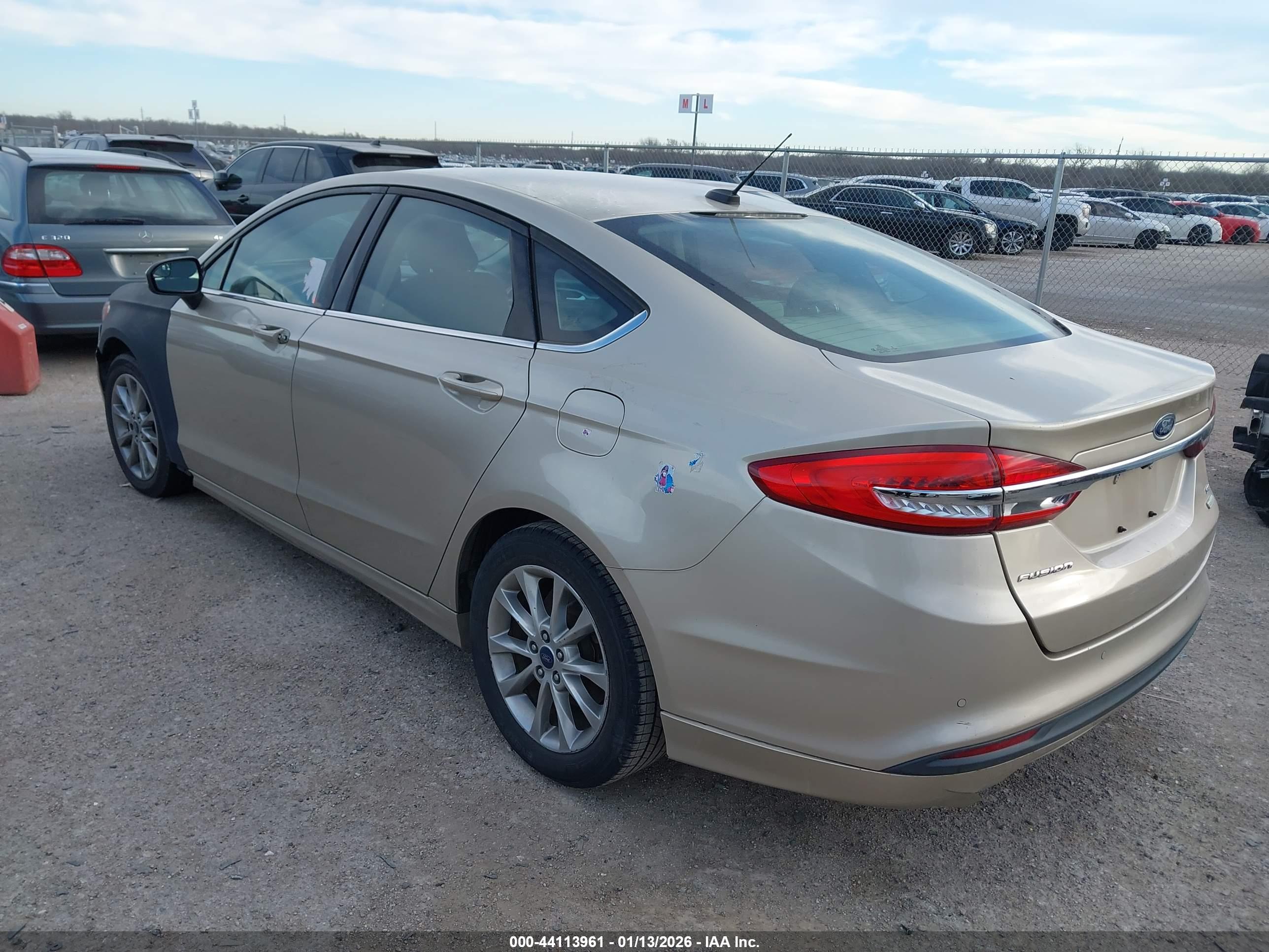 FORD FUSION image 3