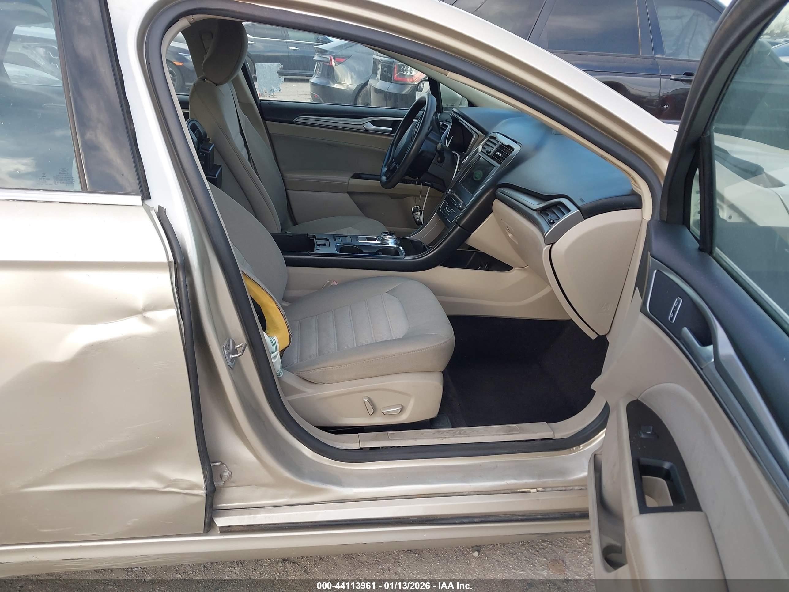 FORD FUSION image 5