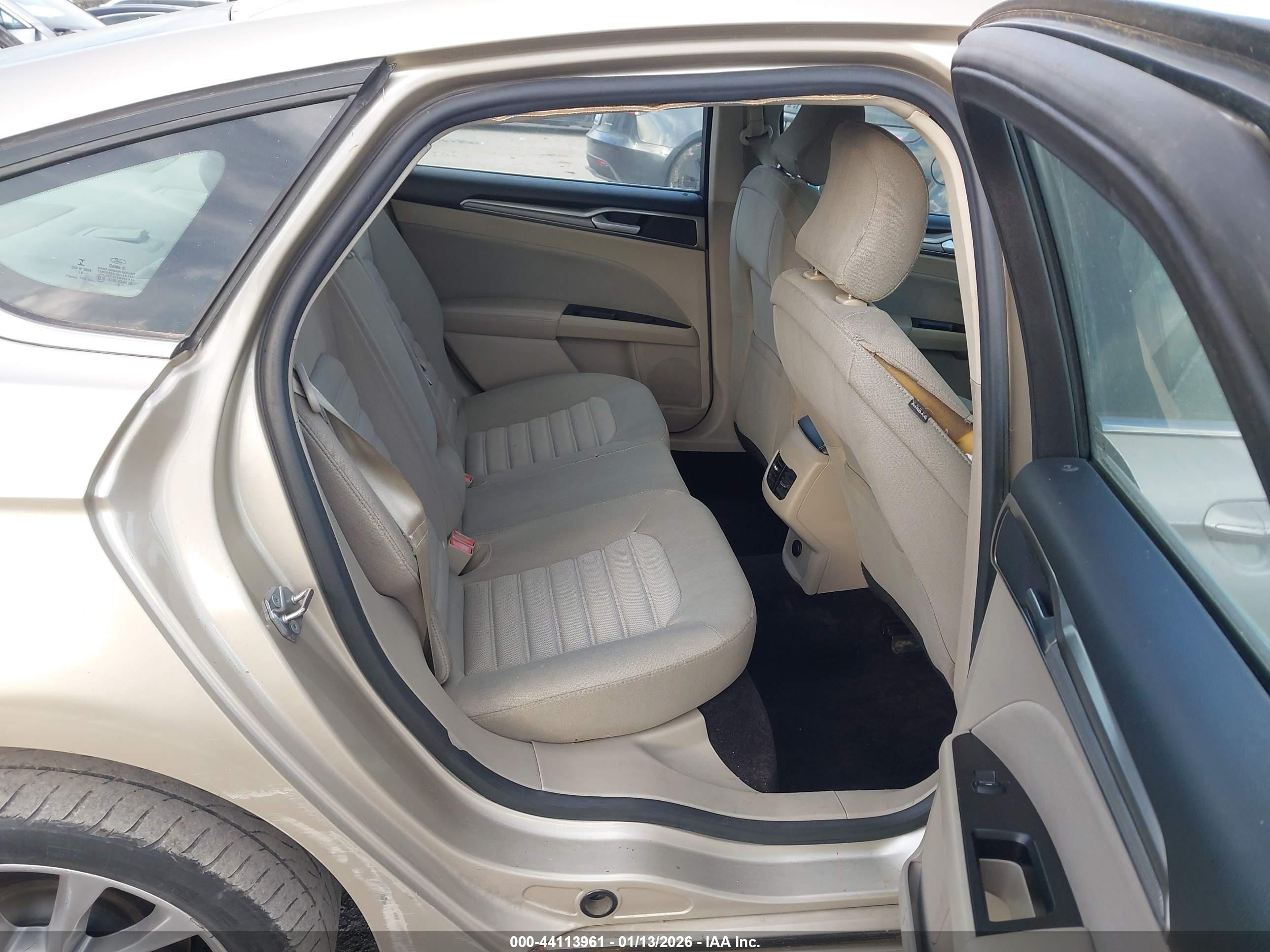 FORD FUSION image 8
