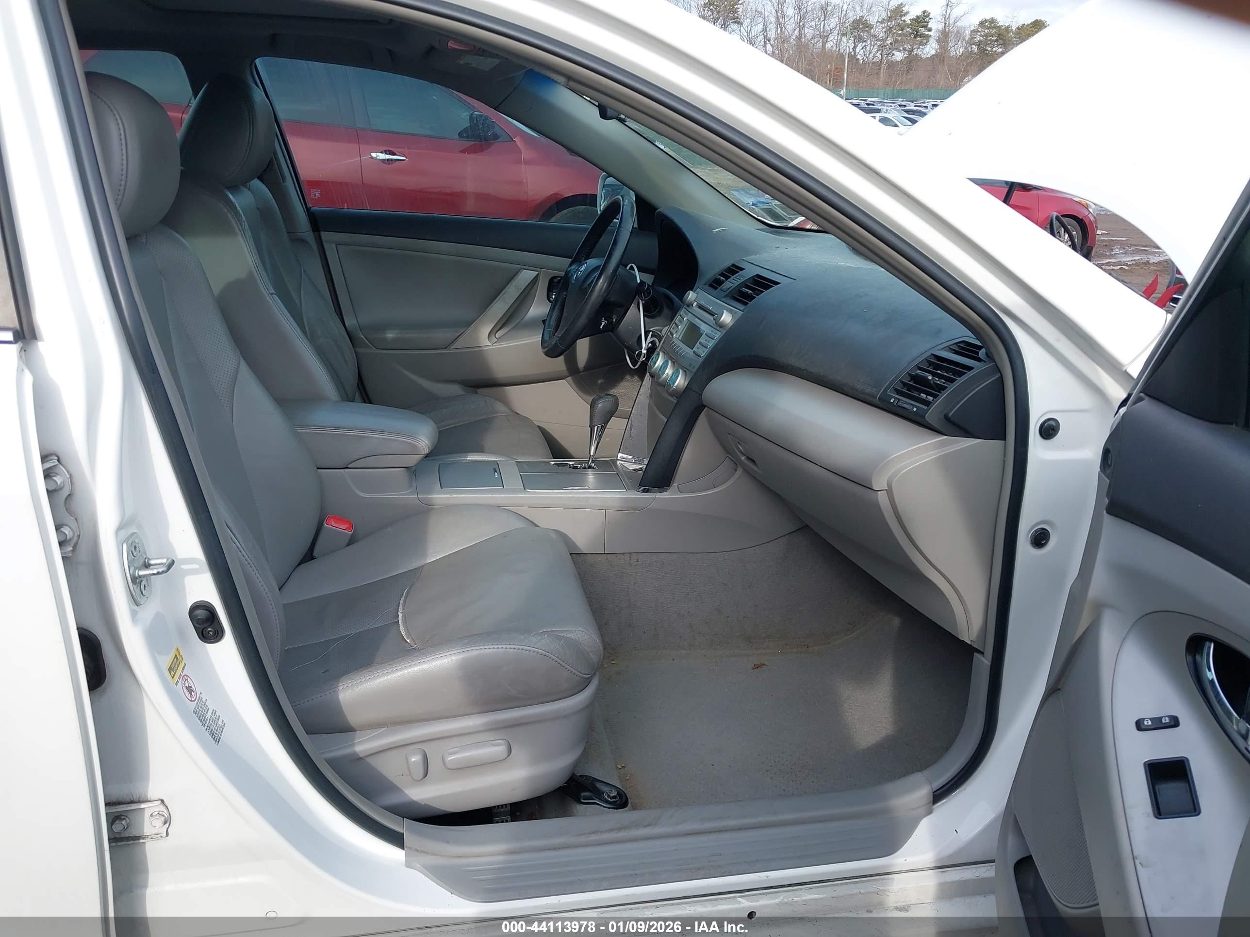 TOYOTA CAMRY image 5