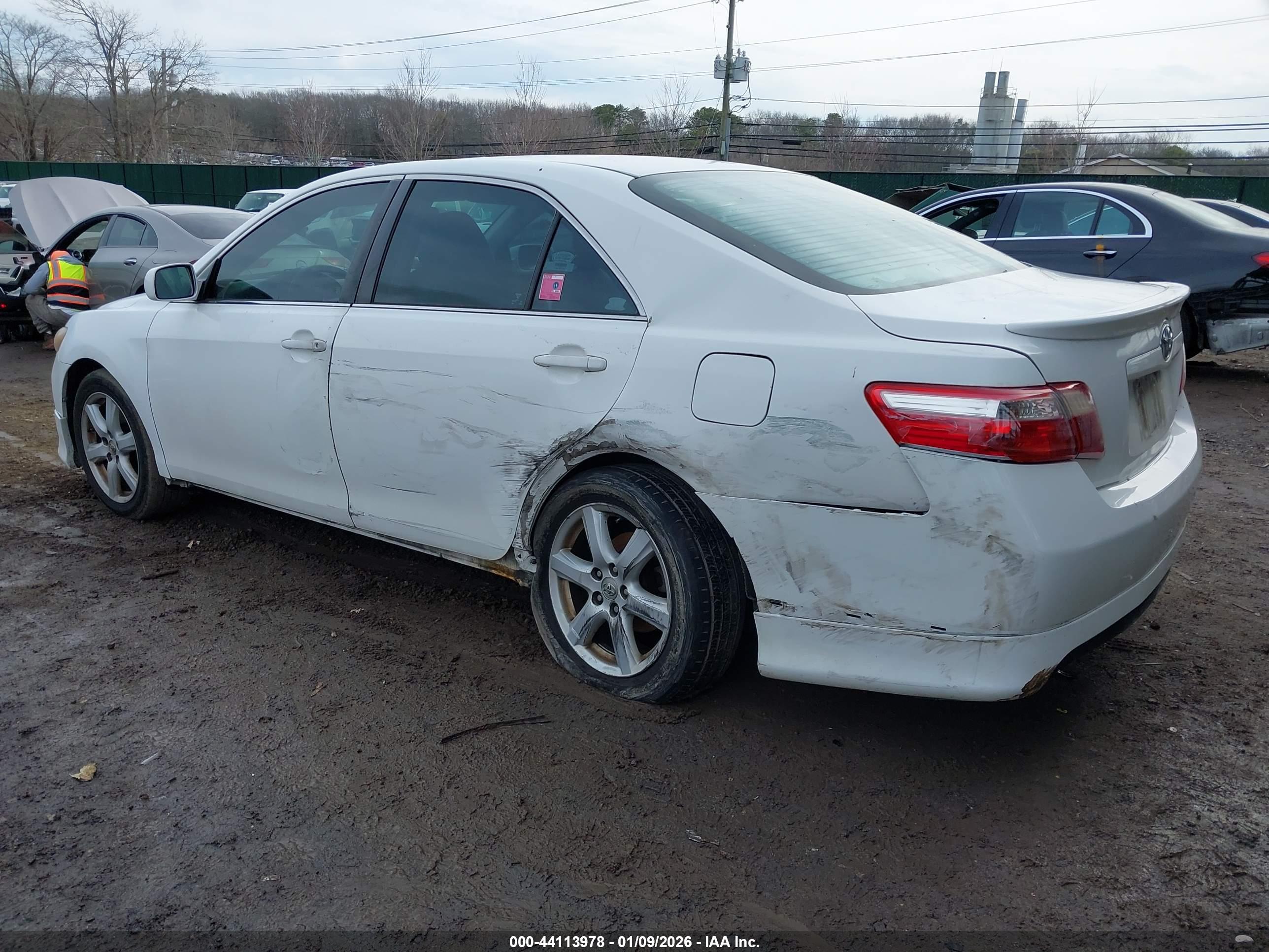 TOYOTA CAMRY image 6