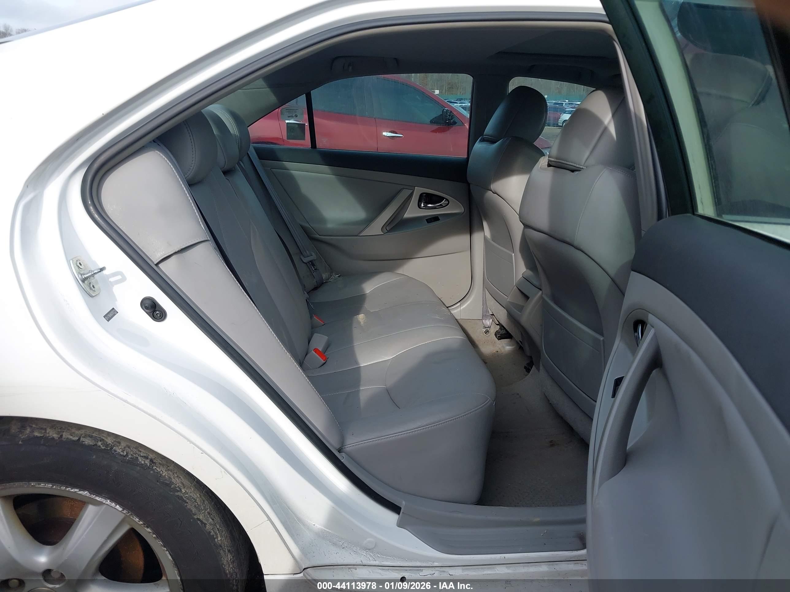 TOYOTA CAMRY image 8