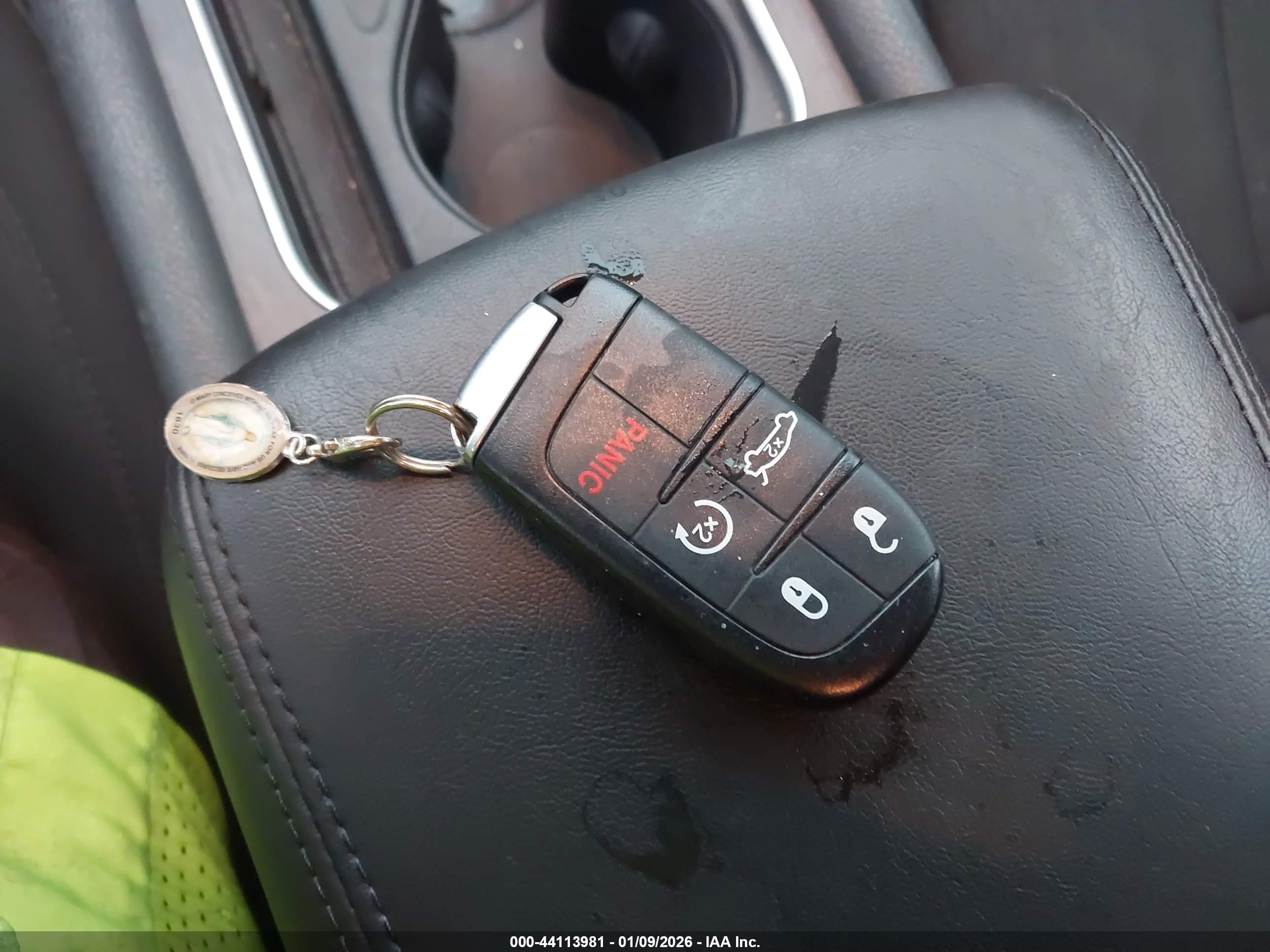 CHRYSLER 200 image 11
