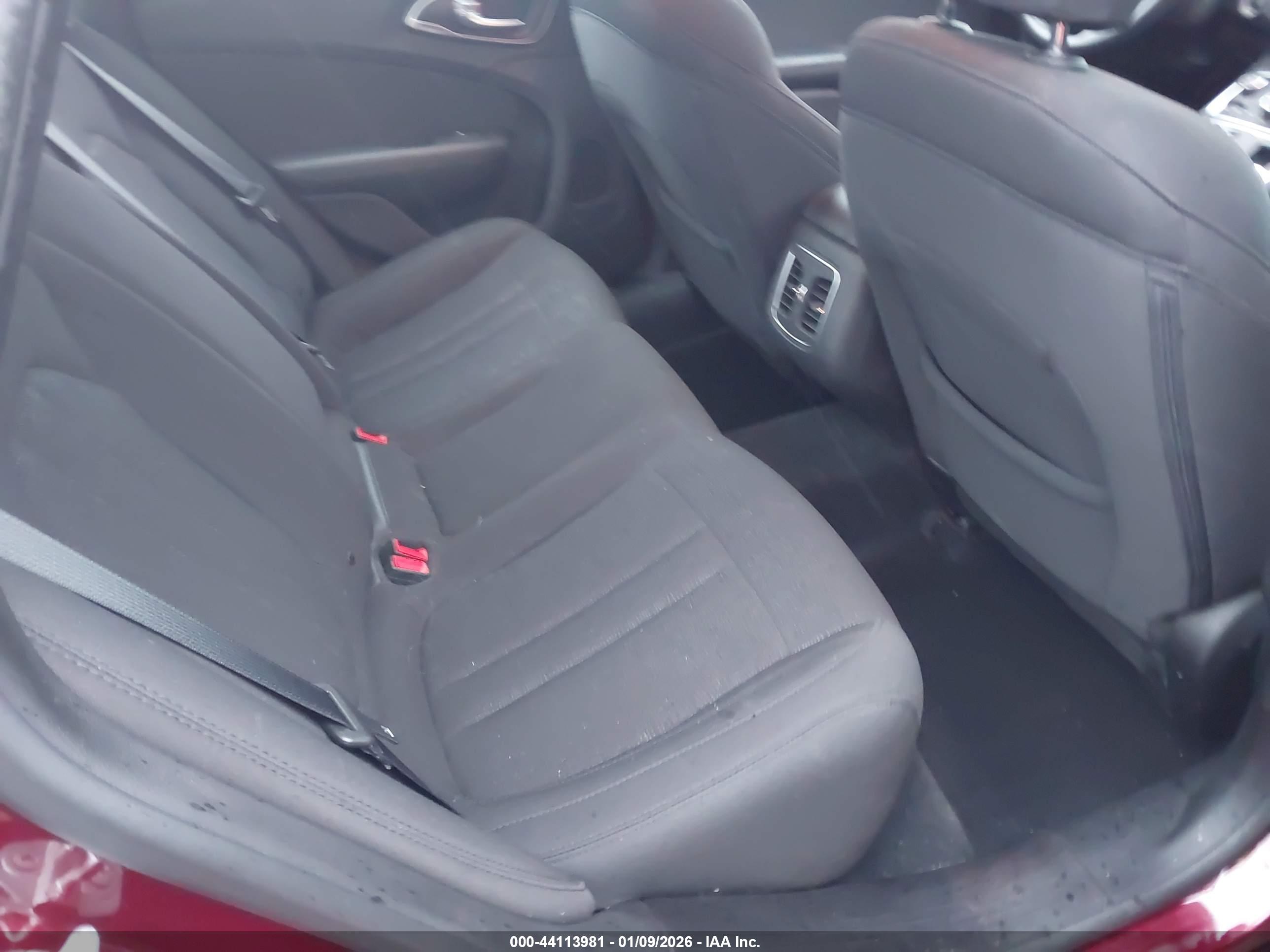 CHRYSLER 200 image 8