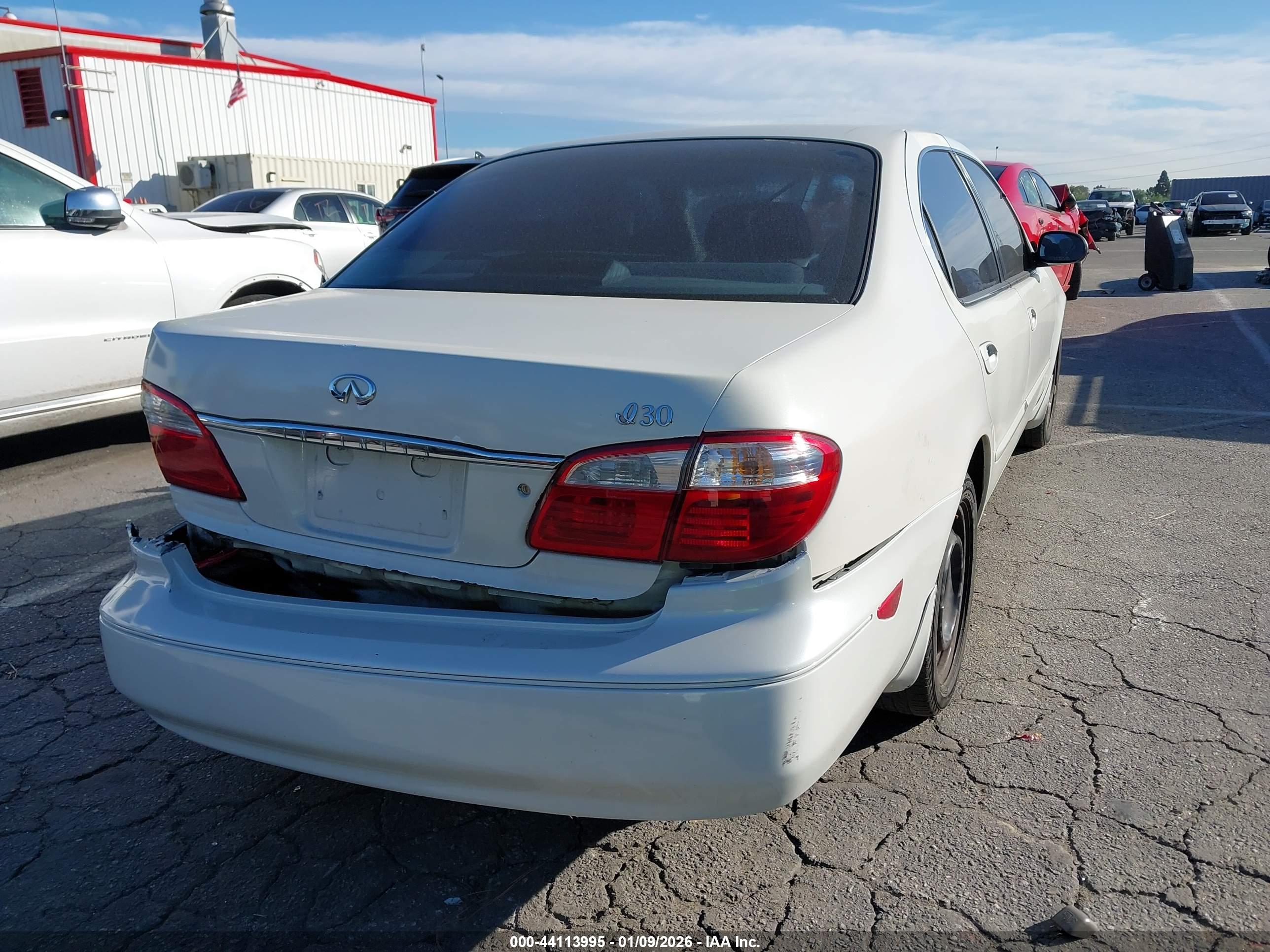 INFINITI I30 image 4
