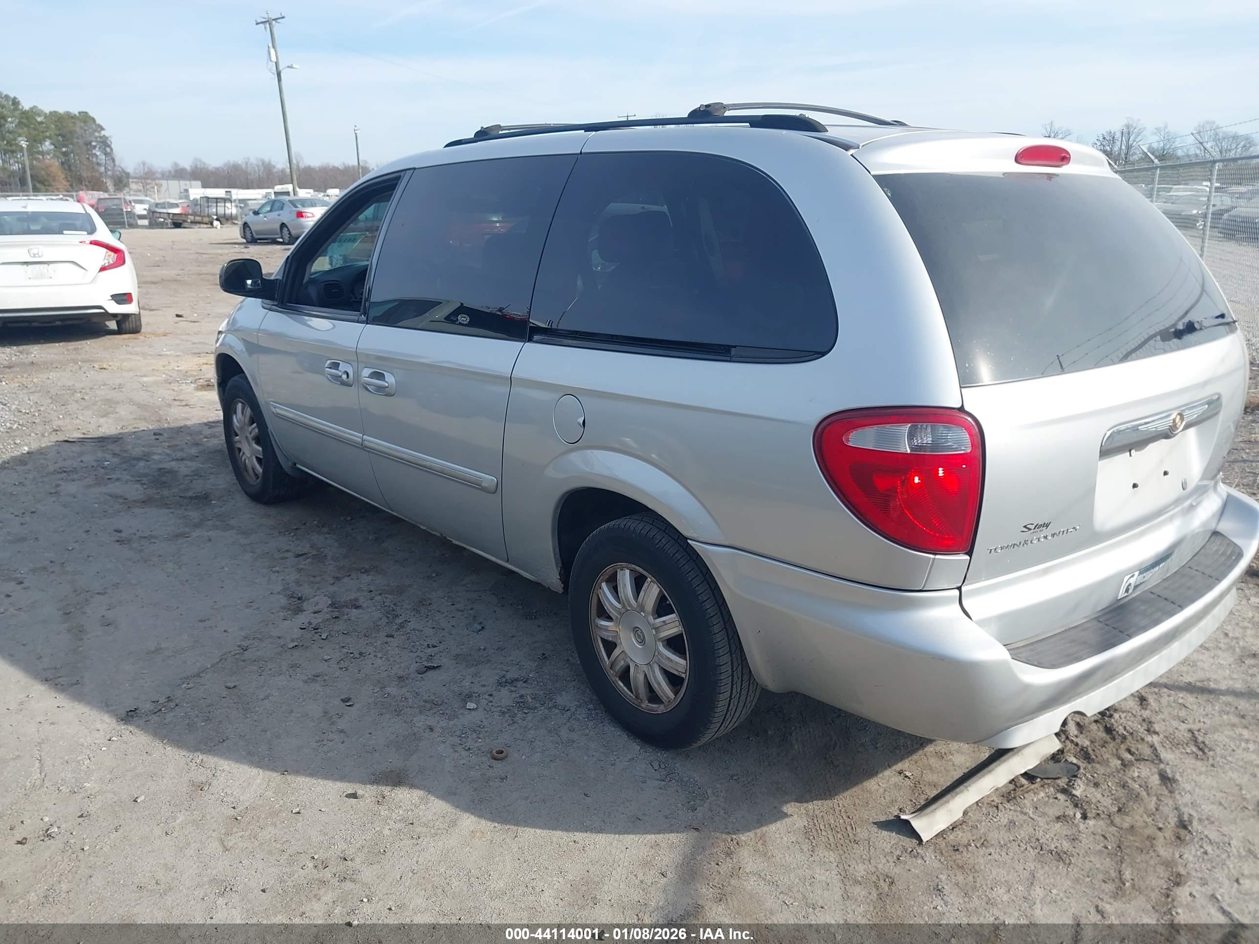 CHRYSLER TOWN image 3