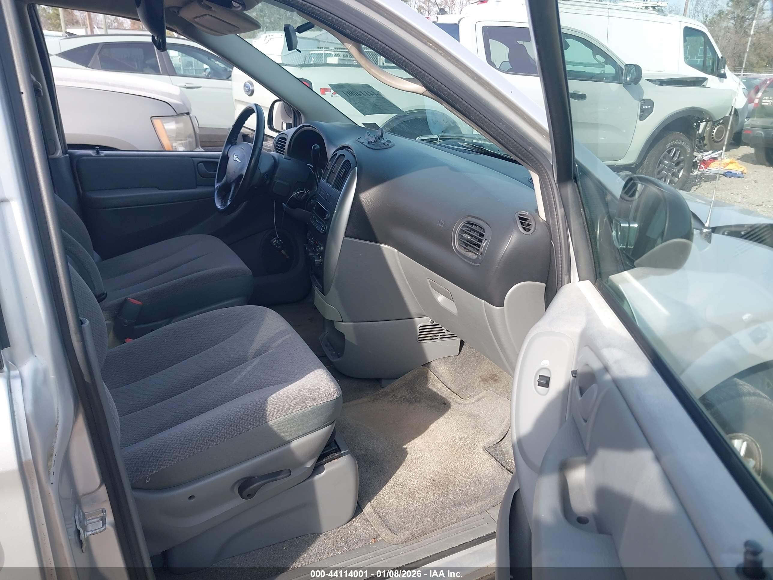 CHRYSLER TOWN image 5