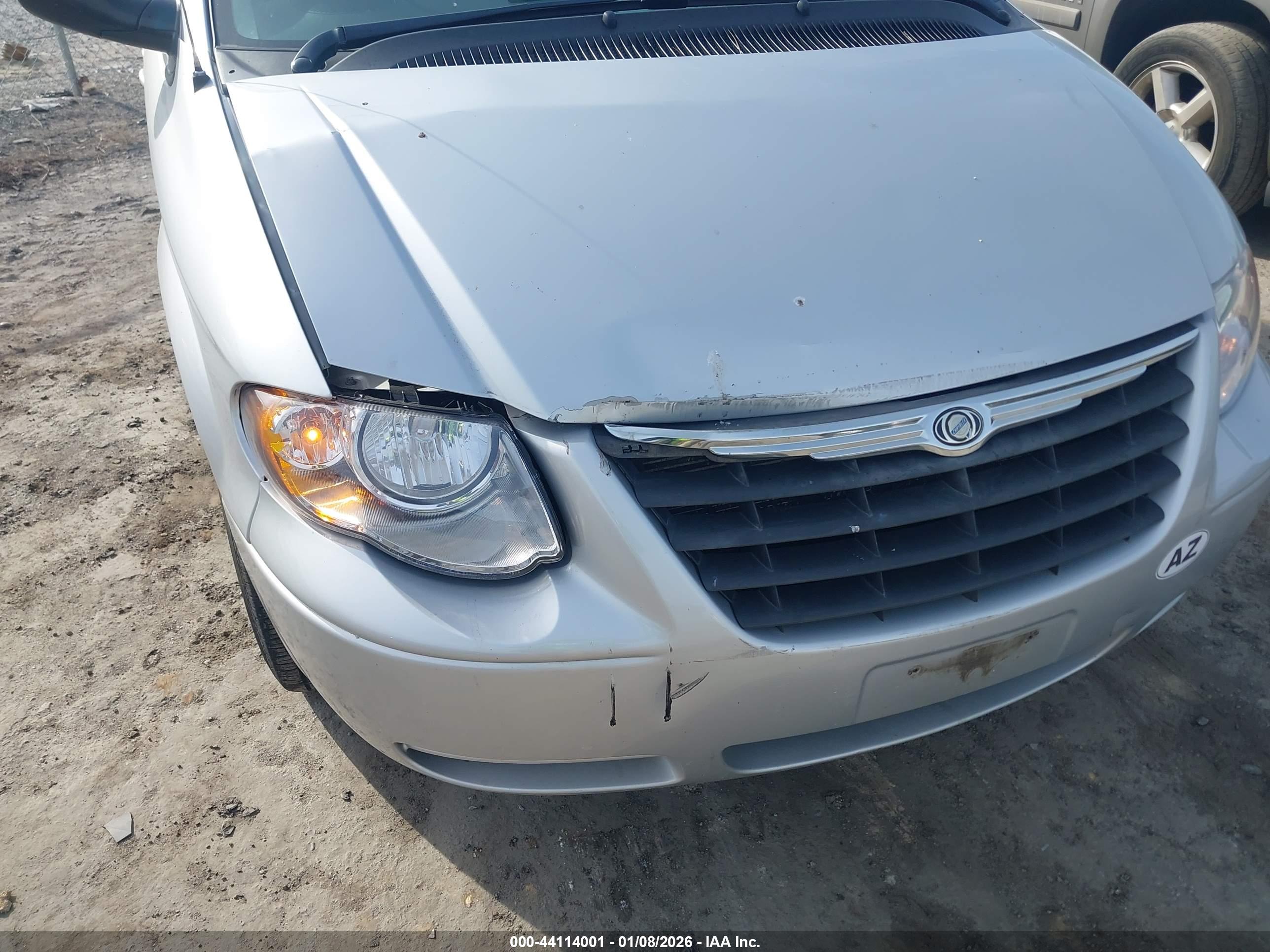 CHRYSLER TOWN image 6