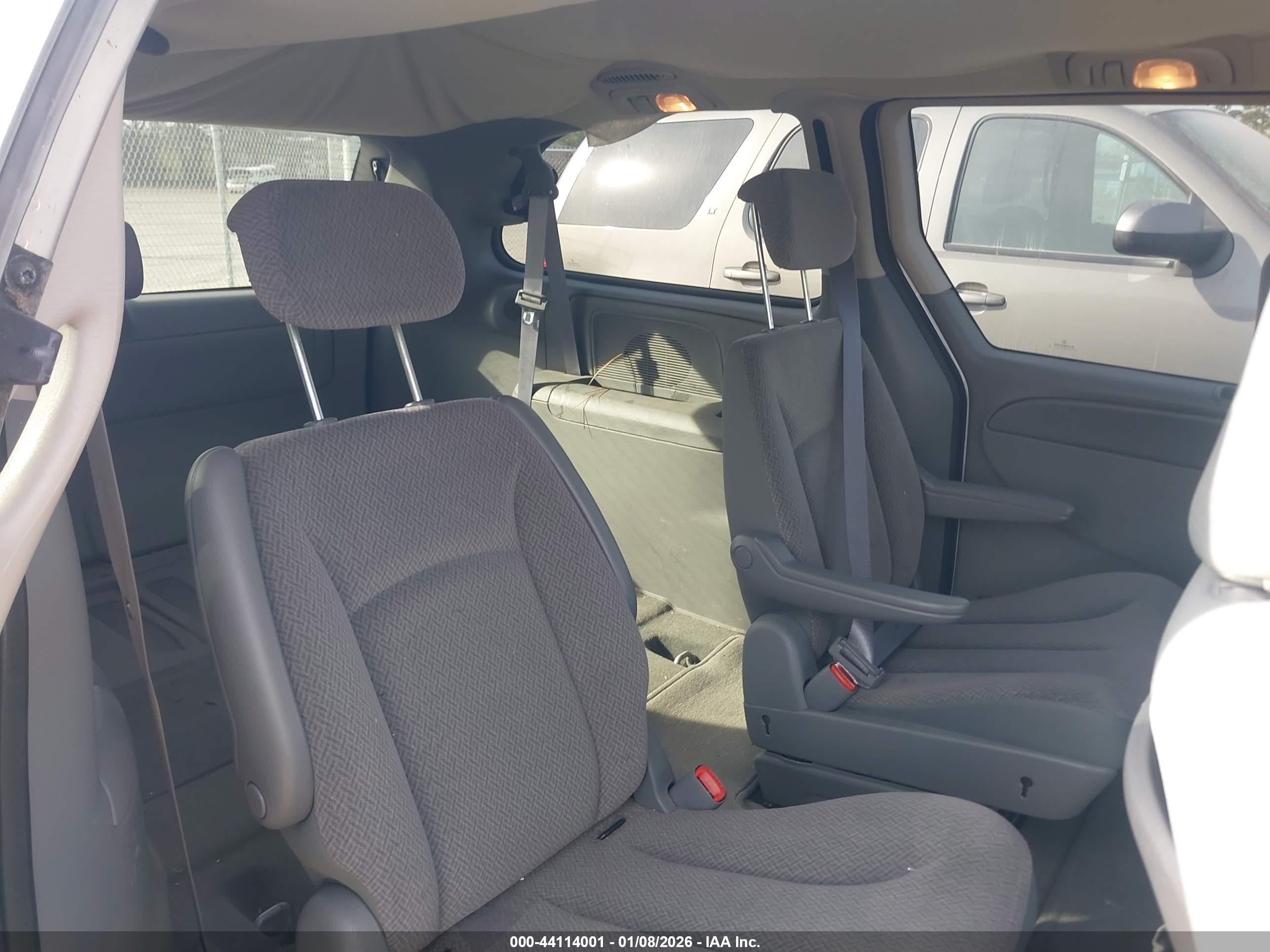 CHRYSLER TOWN image 8