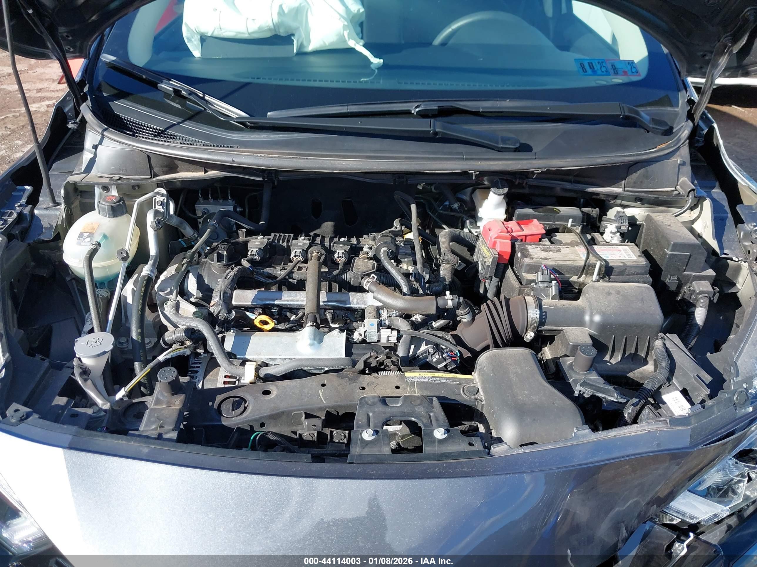 NISSAN VERSA image 10