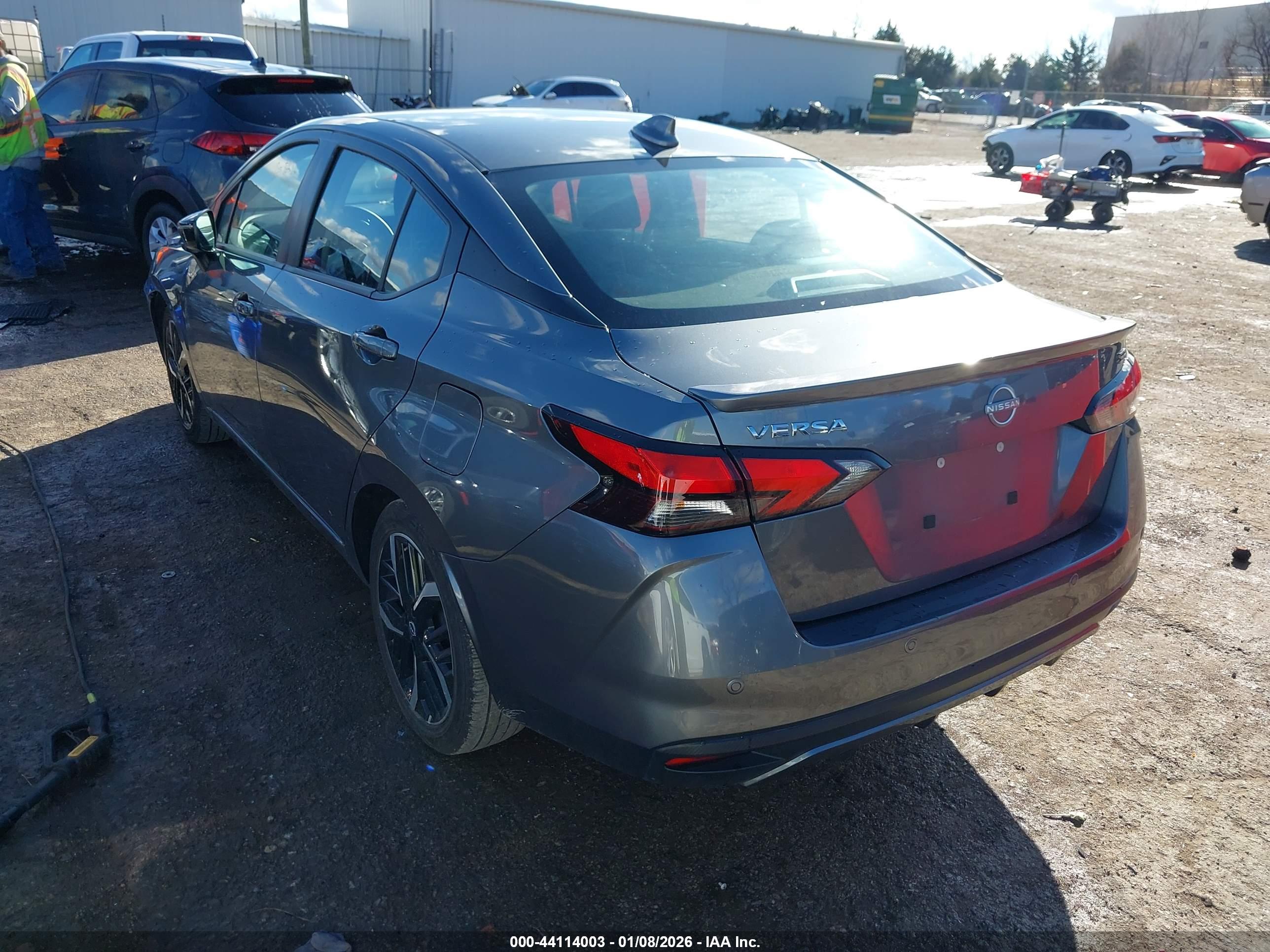 NISSAN VERSA image 3