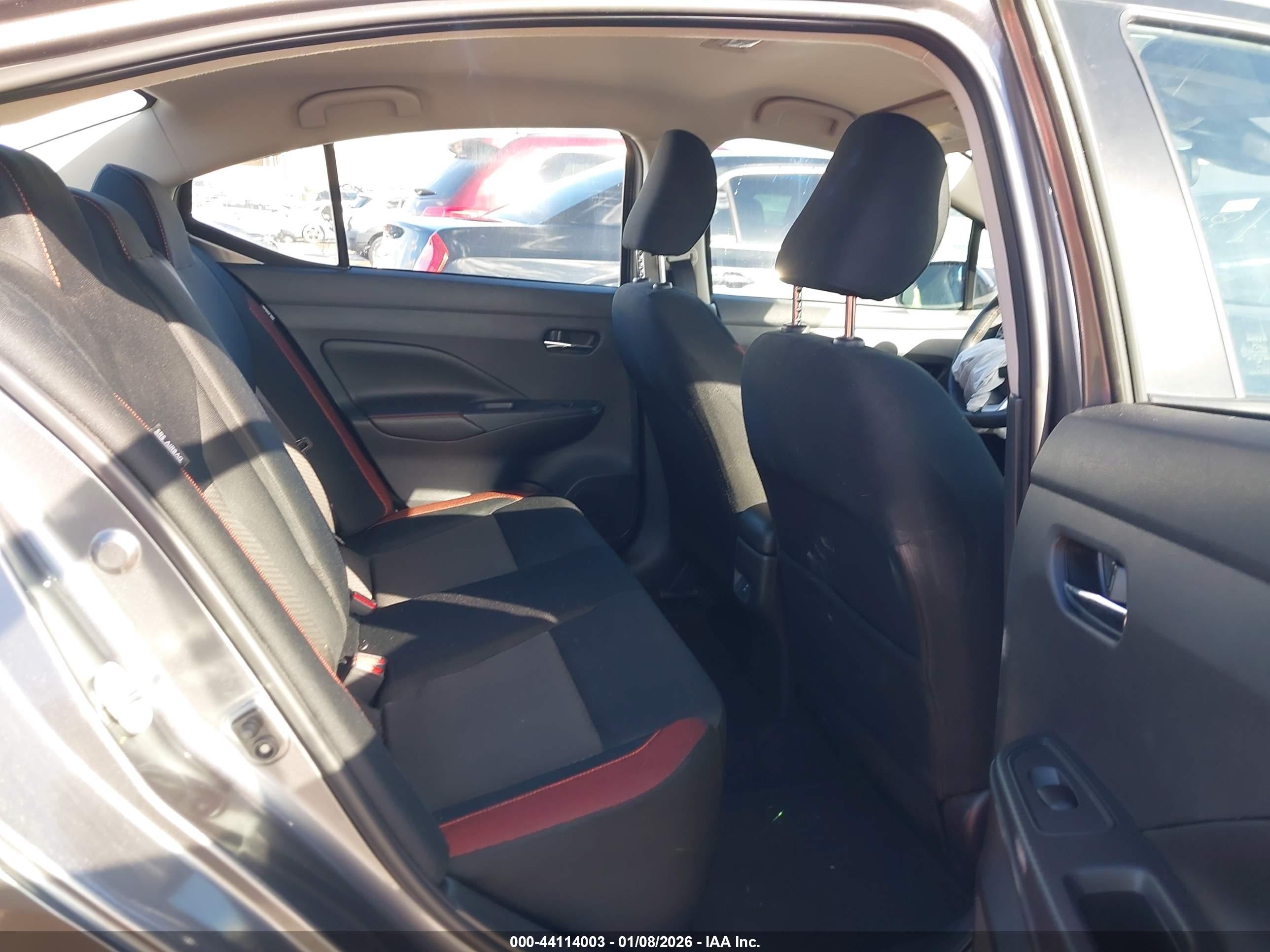 NISSAN VERSA image 8