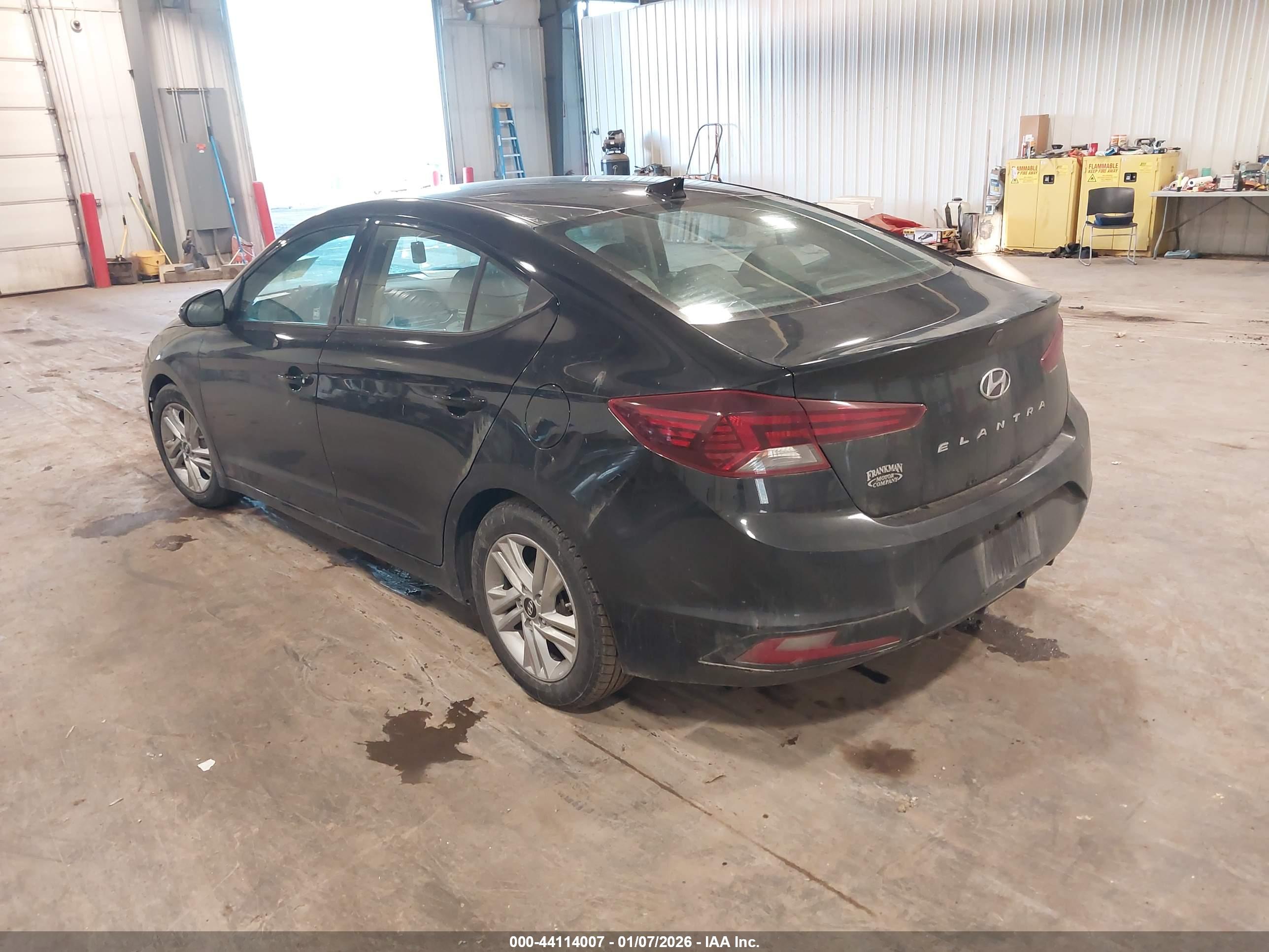 HYUNDAI ELANTRA image 3