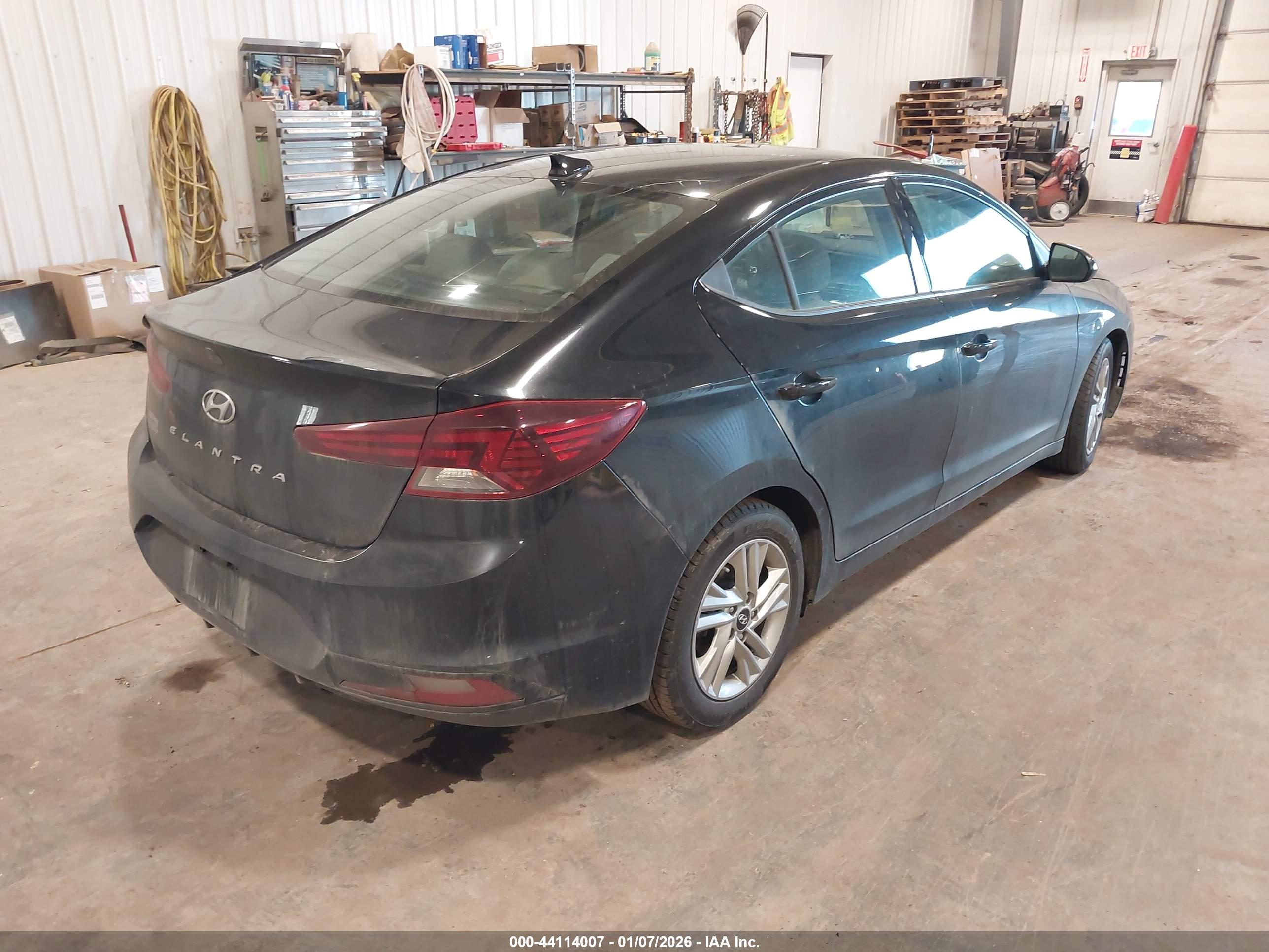 HYUNDAI ELANTRA image 4