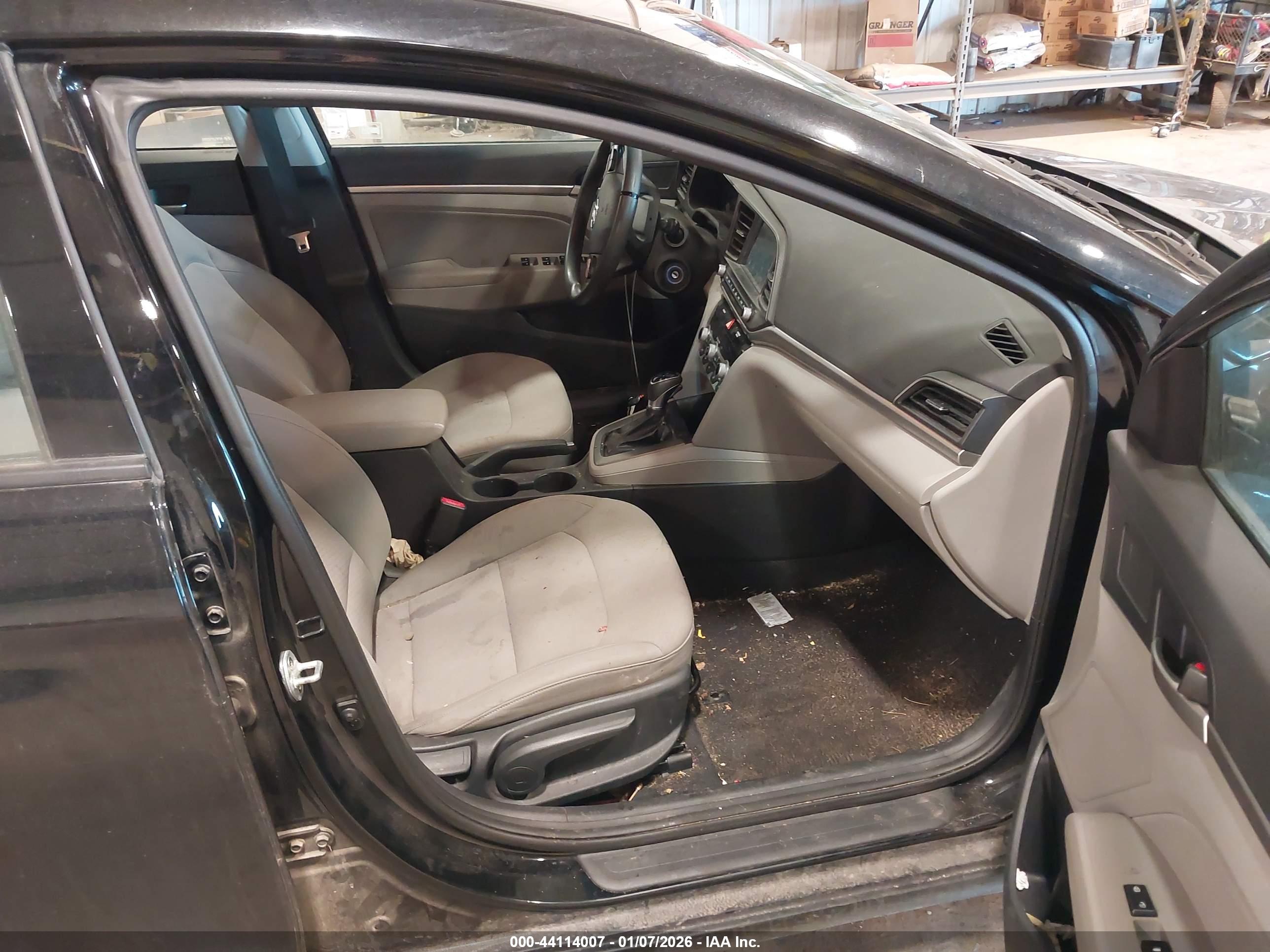 HYUNDAI ELANTRA image 5