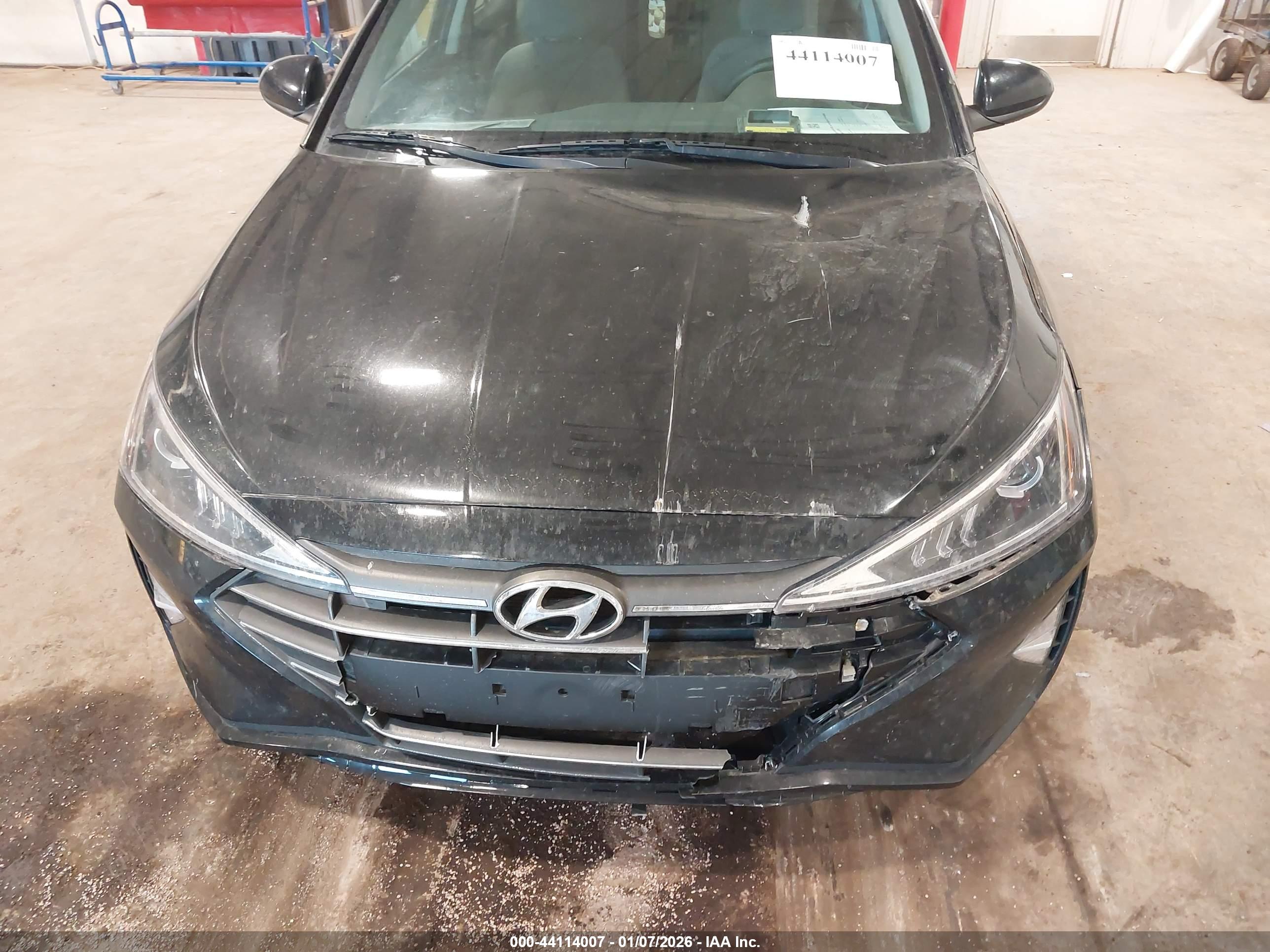HYUNDAI ELANTRA image 6
