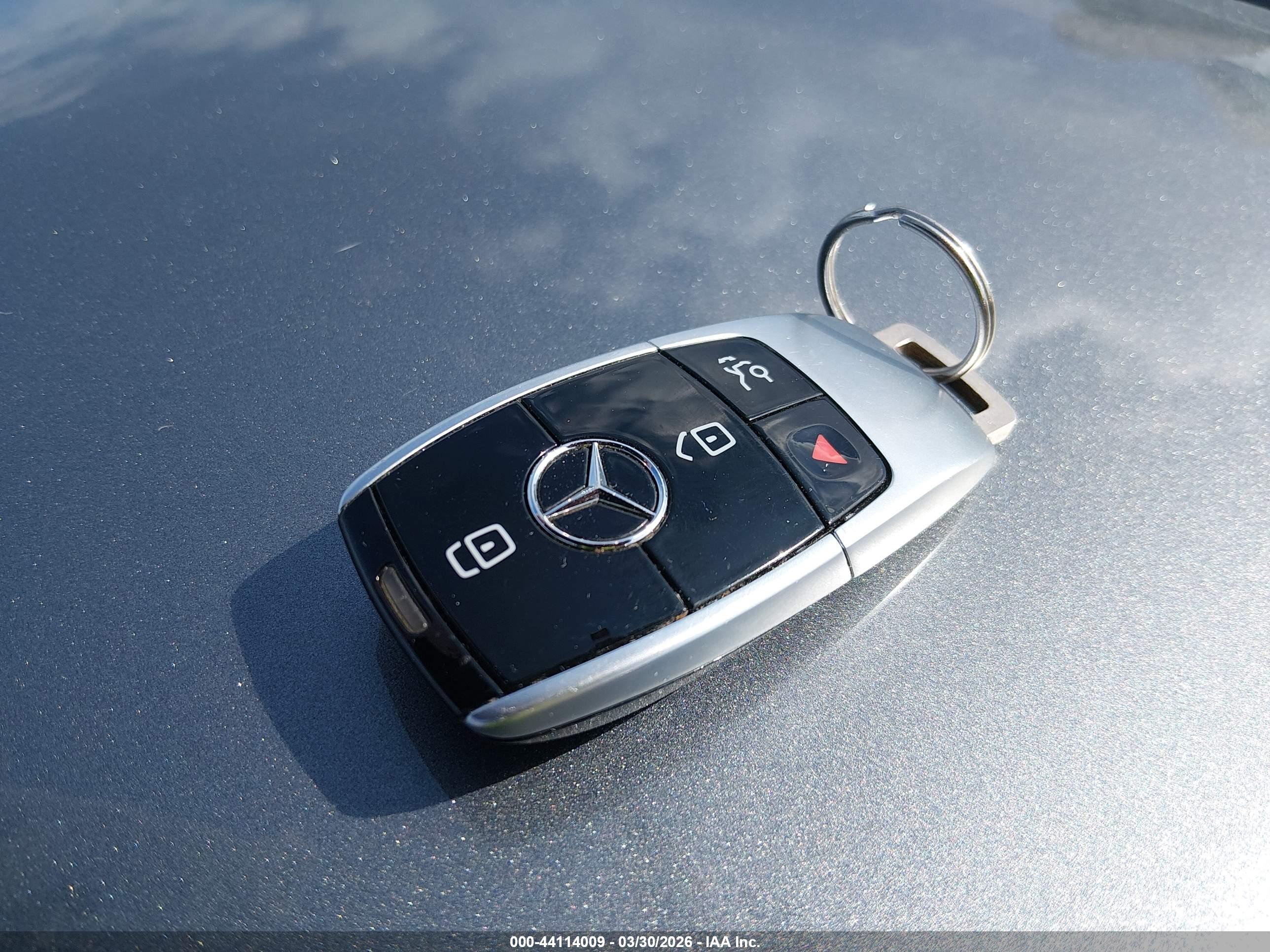 MERCEDES-BENZ E image 11