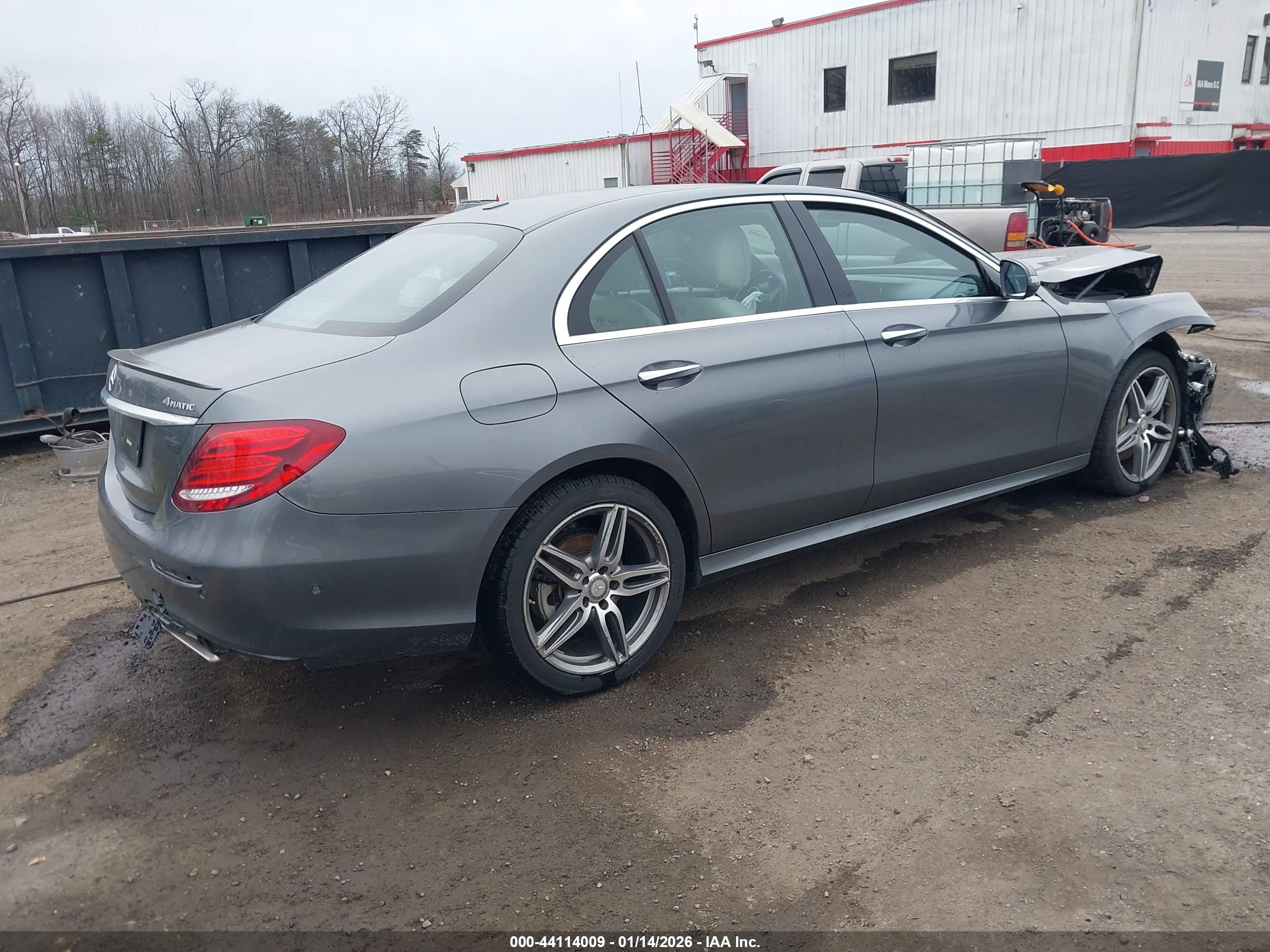 MERCEDES-BENZ E image 4