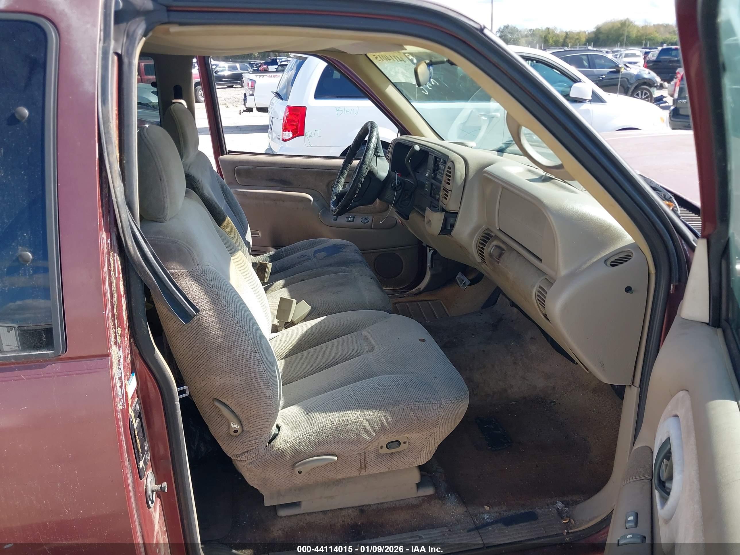 CHEVROLET C1500 image 5