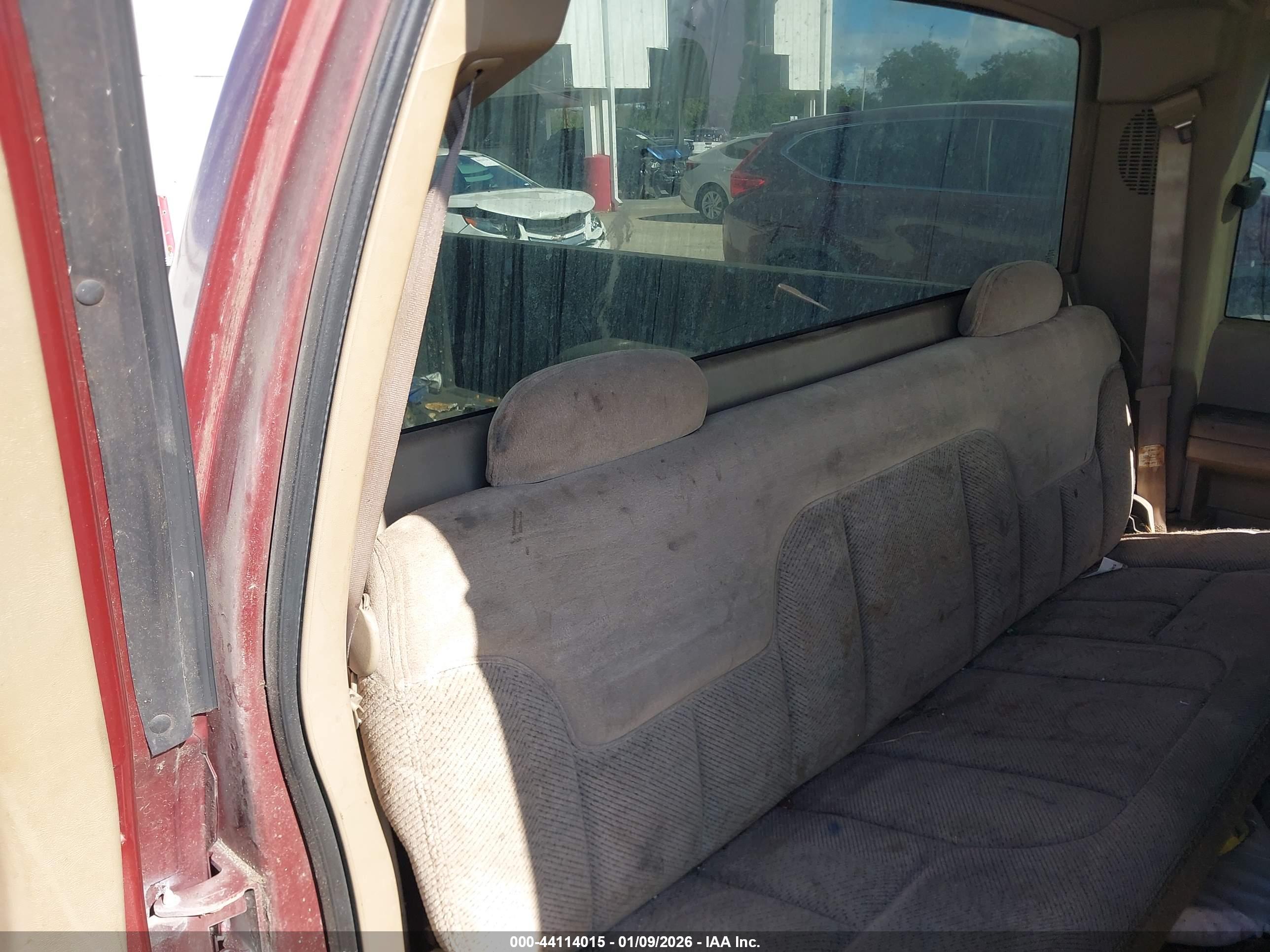 CHEVROLET C1500 image 8