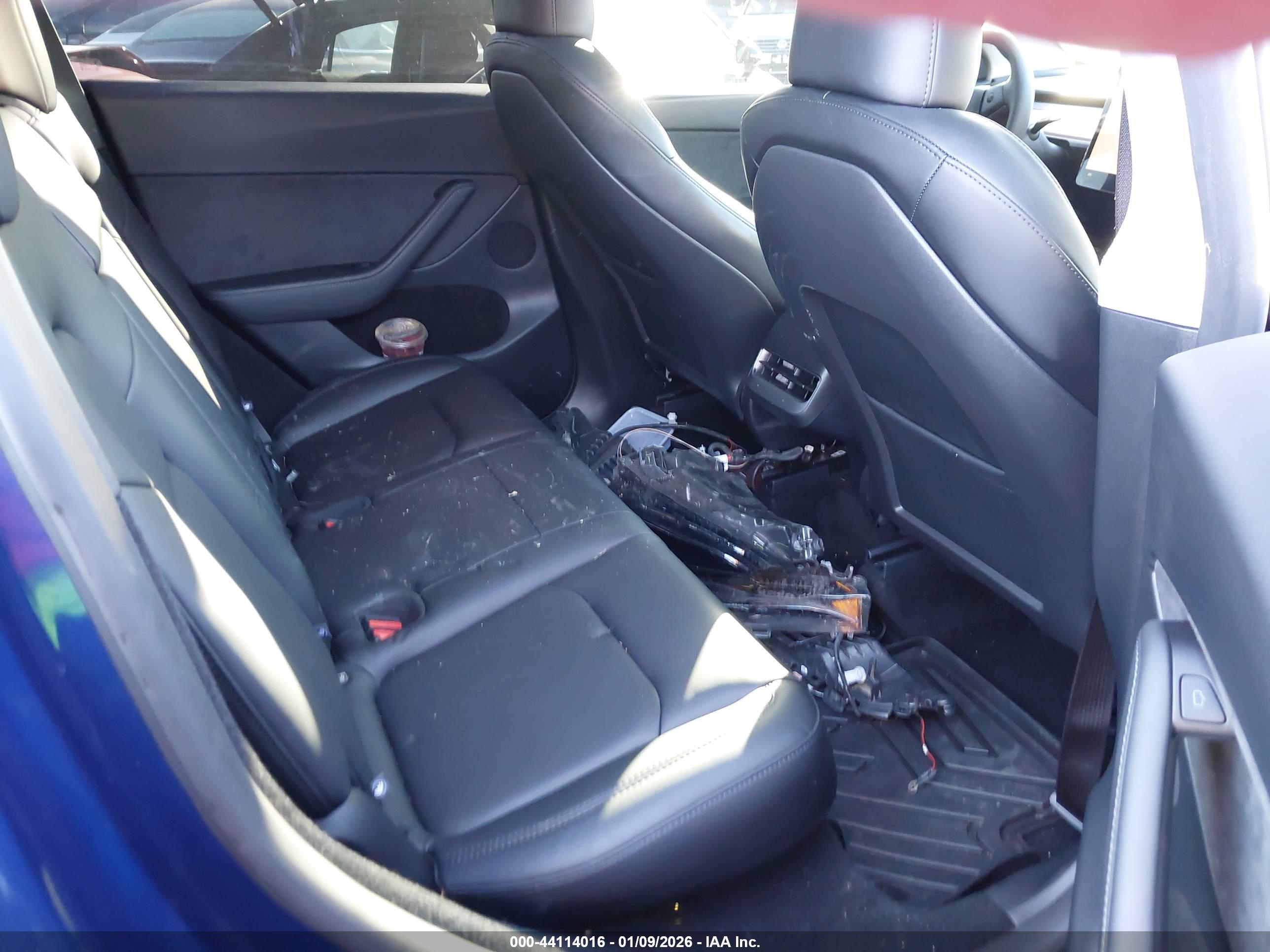 TESLA MODEL image 8