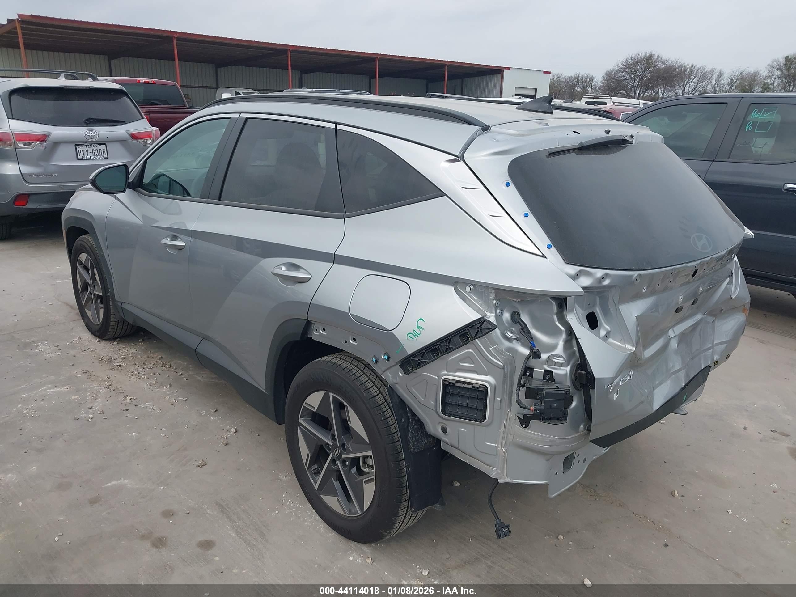 HYUNDAI TUCSON image 3