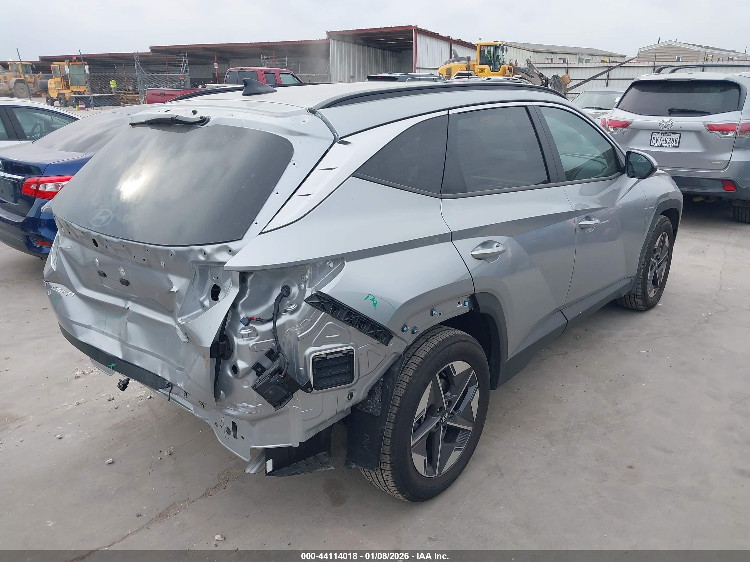 HYUNDAI TUCSON image 4