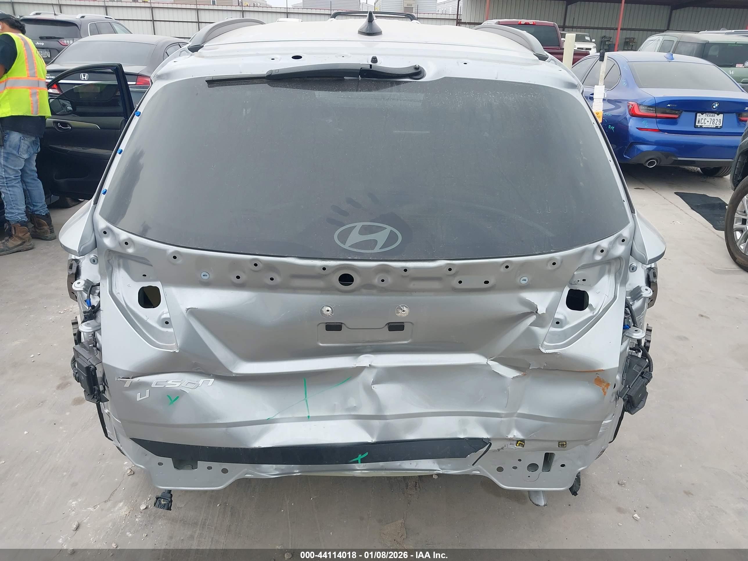 HYUNDAI TUCSON image 6