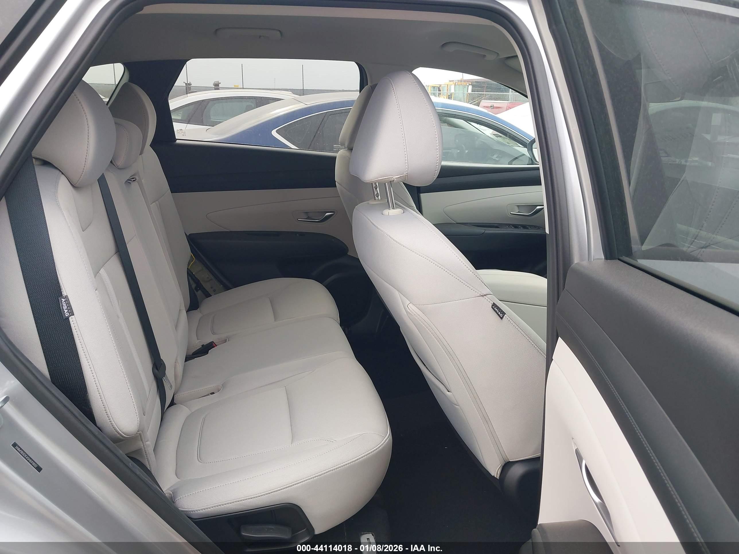 HYUNDAI TUCSON image 8
