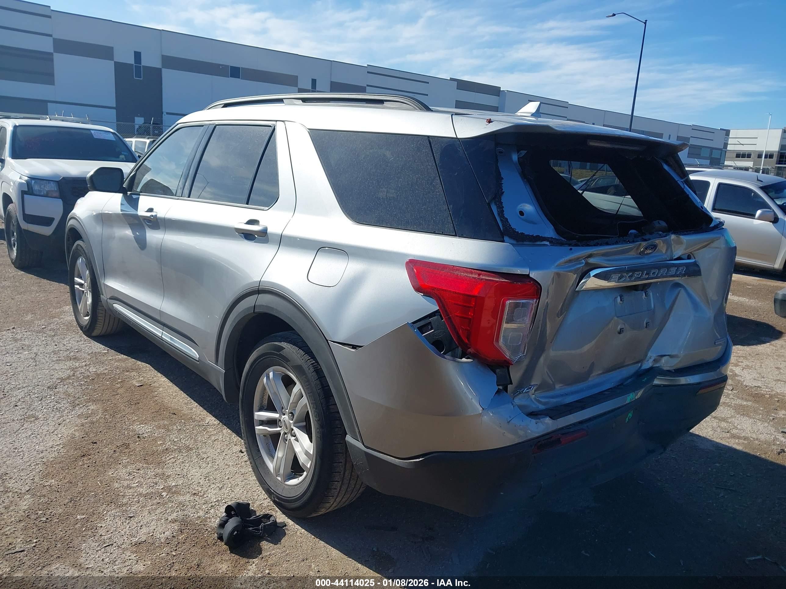 FORD EXPLORER image 3