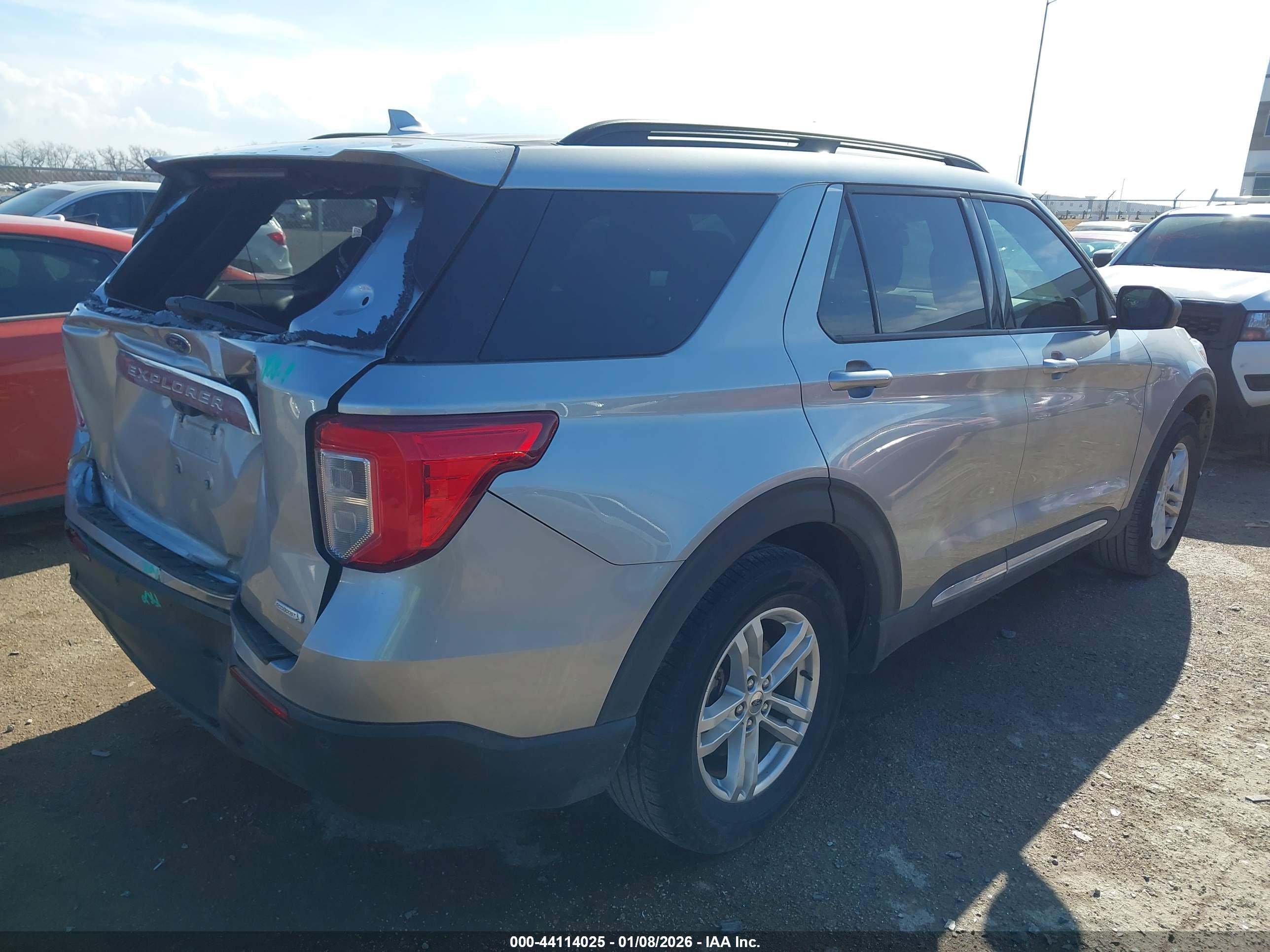 FORD EXPLORER image 4