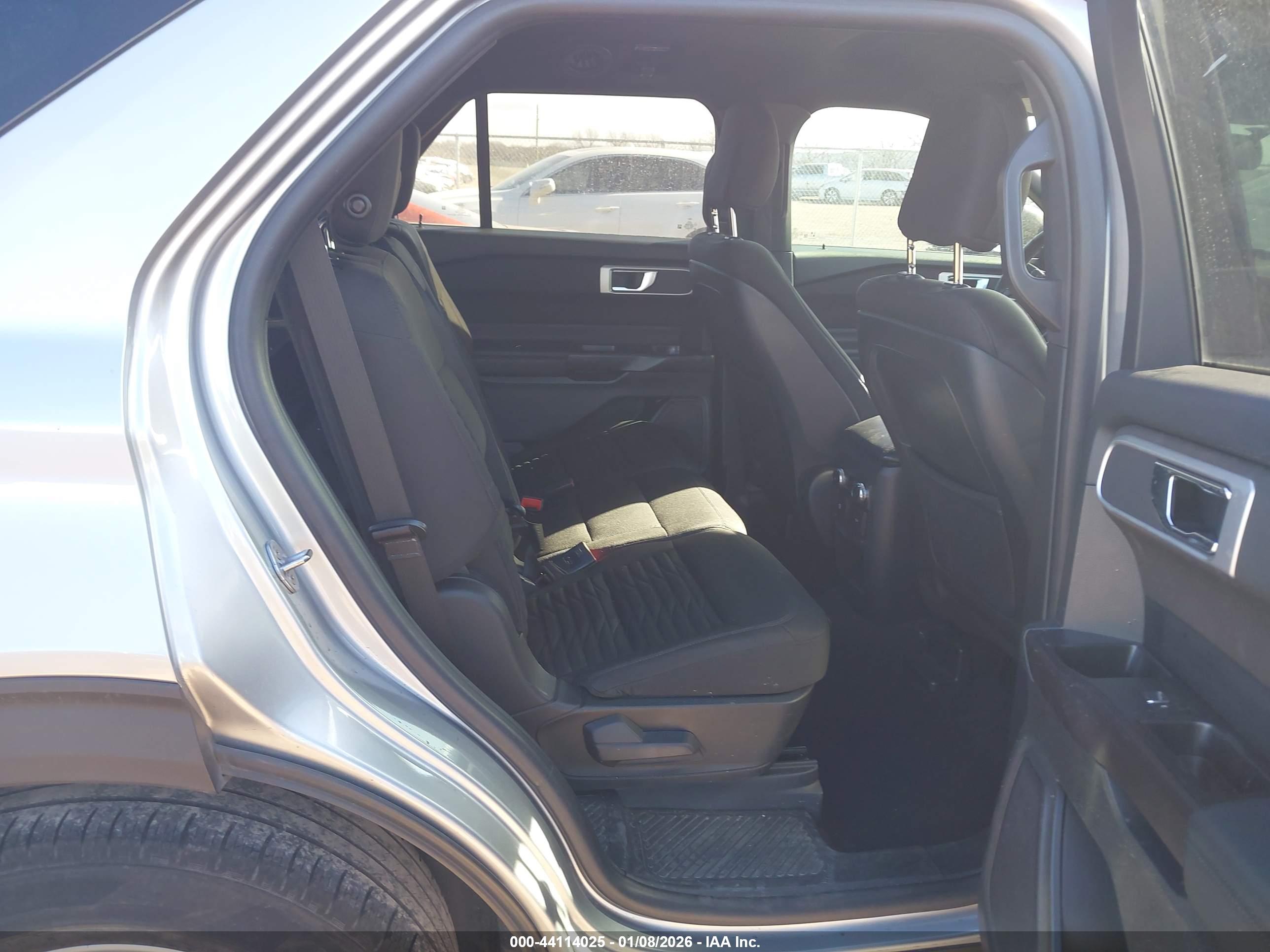 FORD EXPLORER image 8