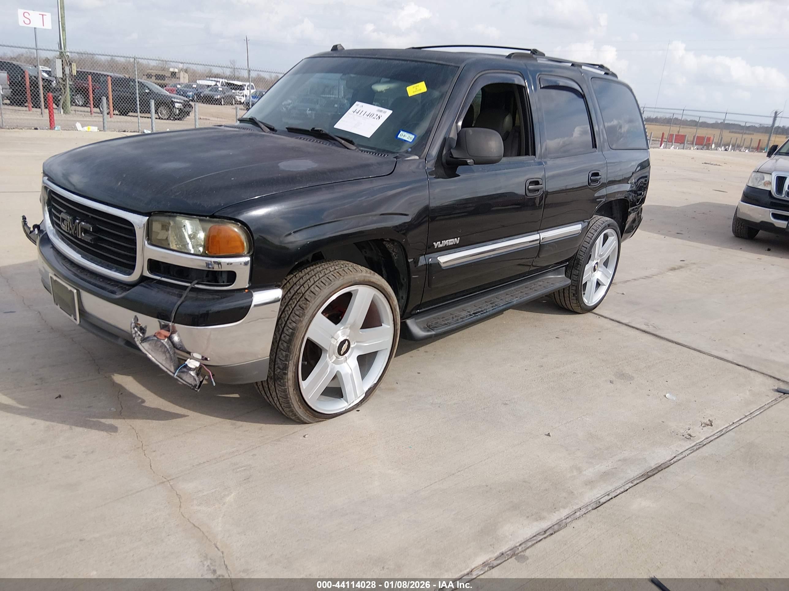 GMC YUKON image 2
