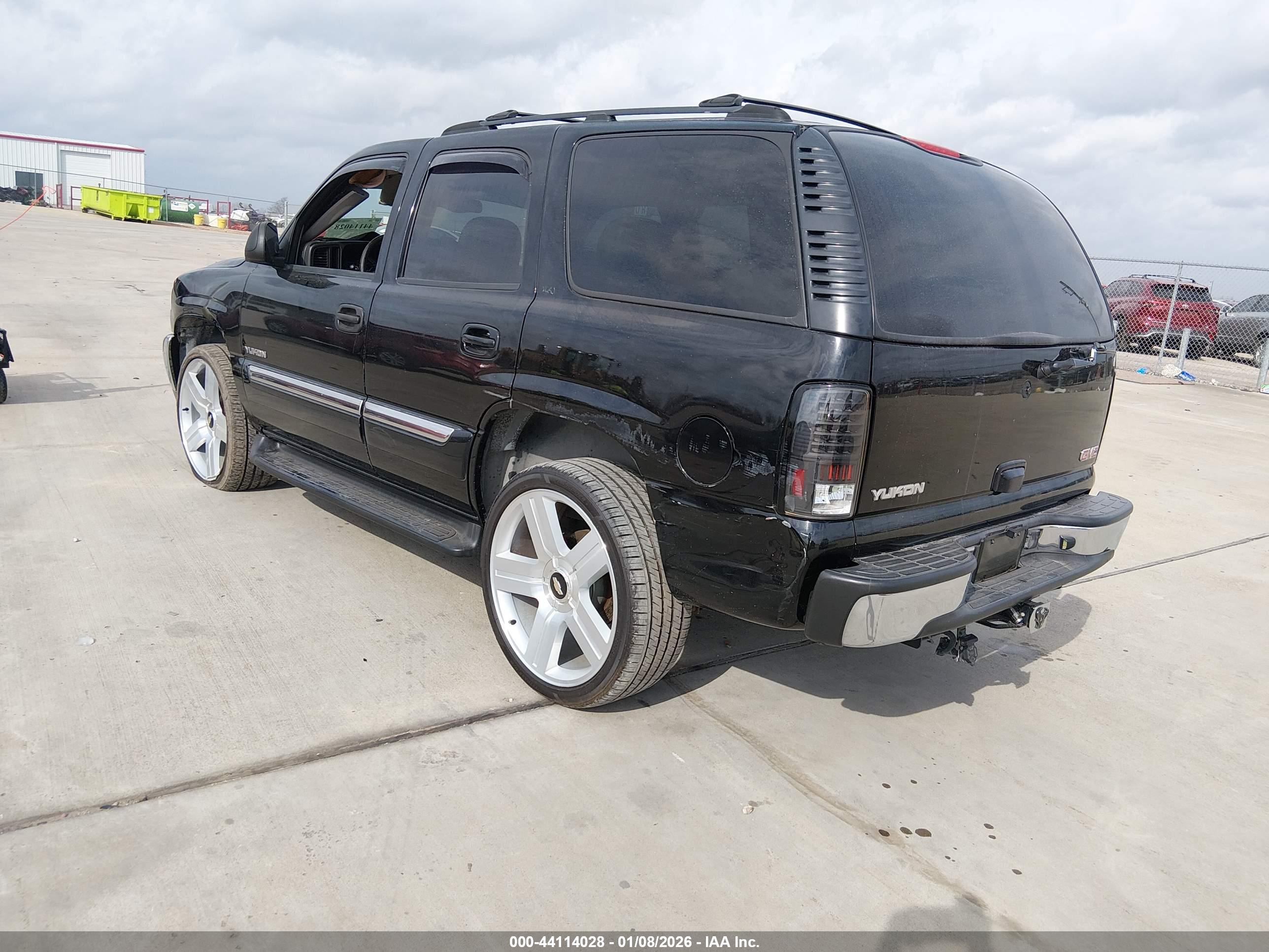 GMC YUKON image 3