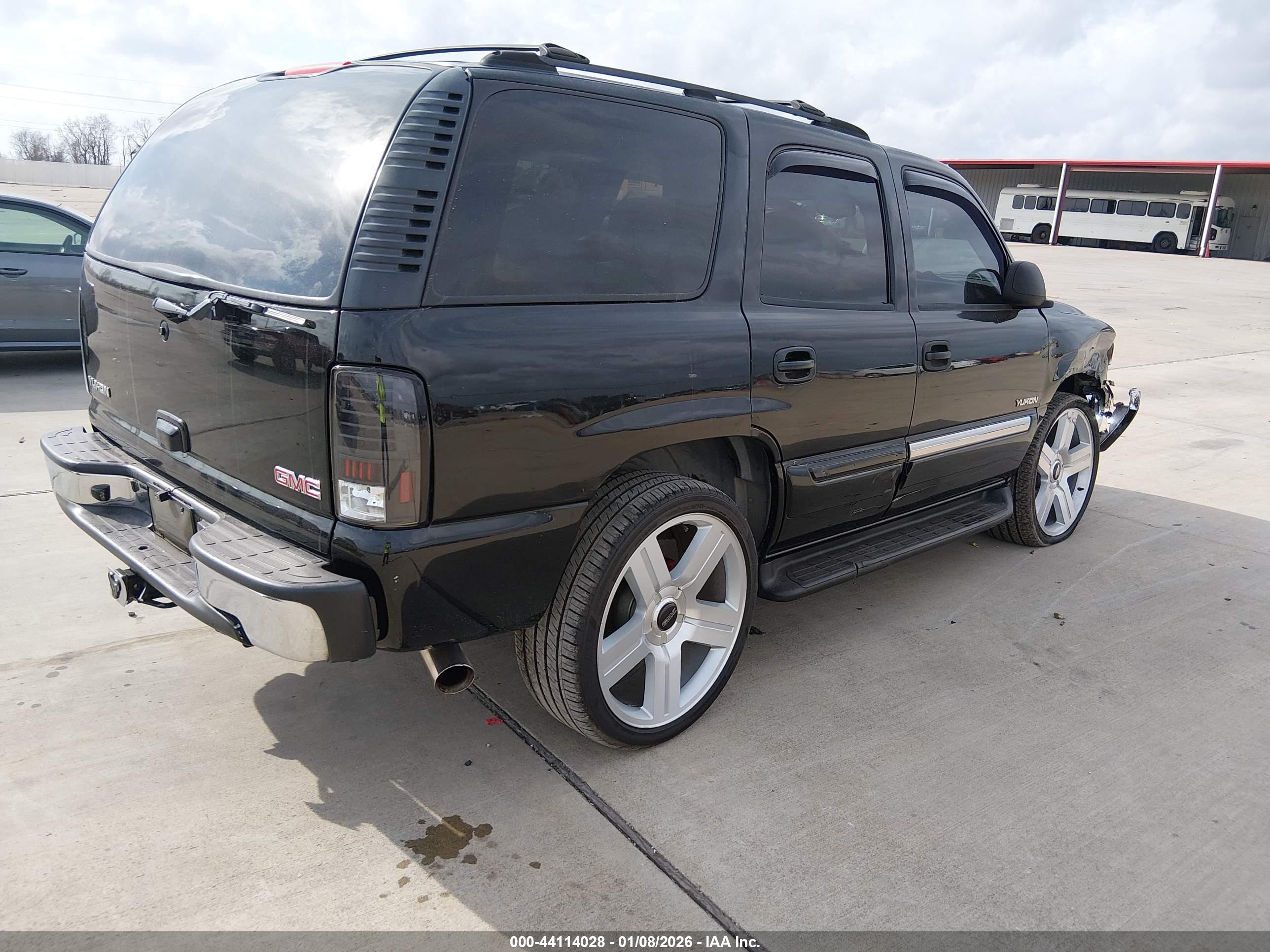 GMC YUKON image 4